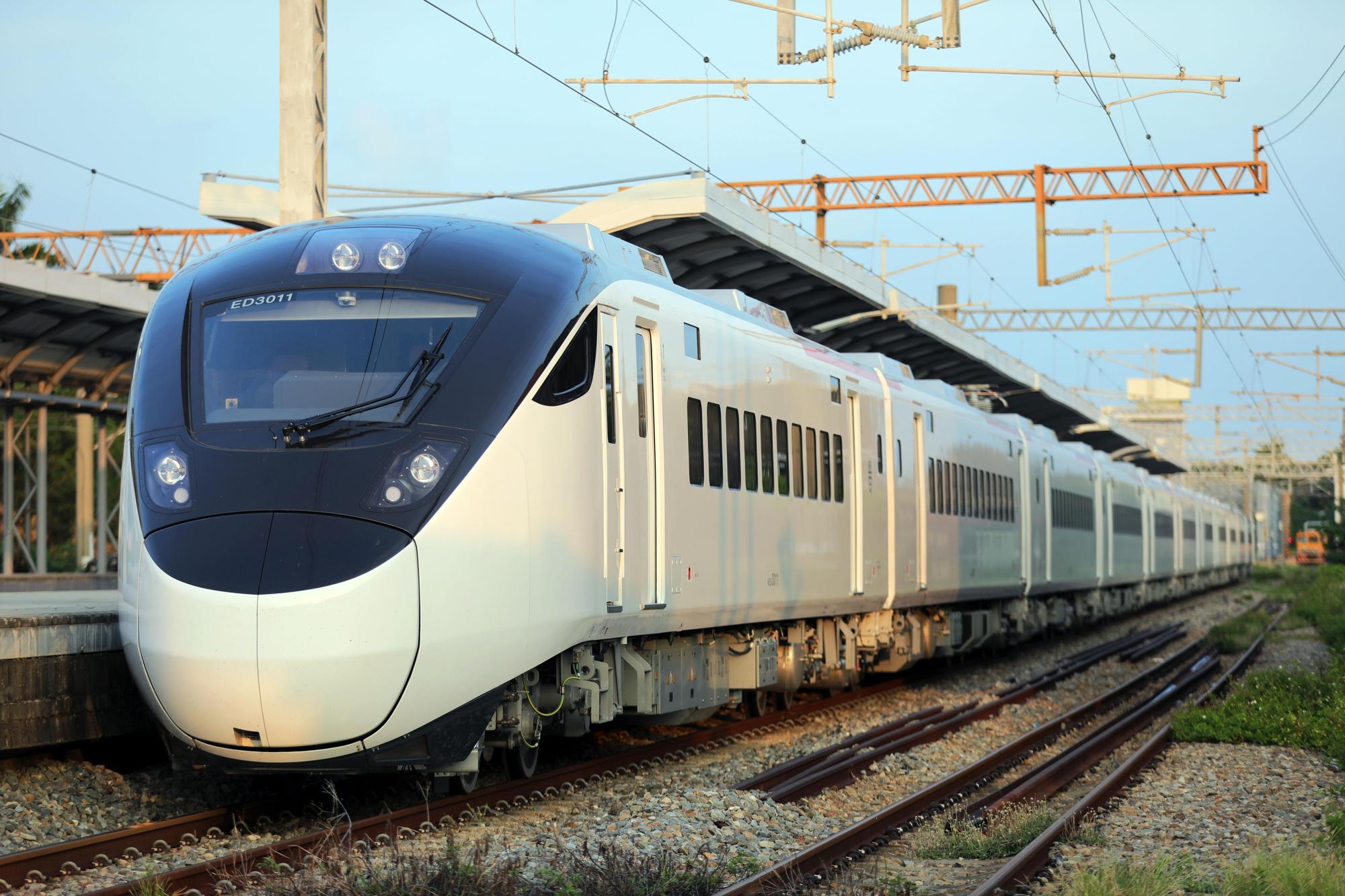 台鐵宣布清明連假再加開5列次EMU3000型自強號列車。（台鐵提供）