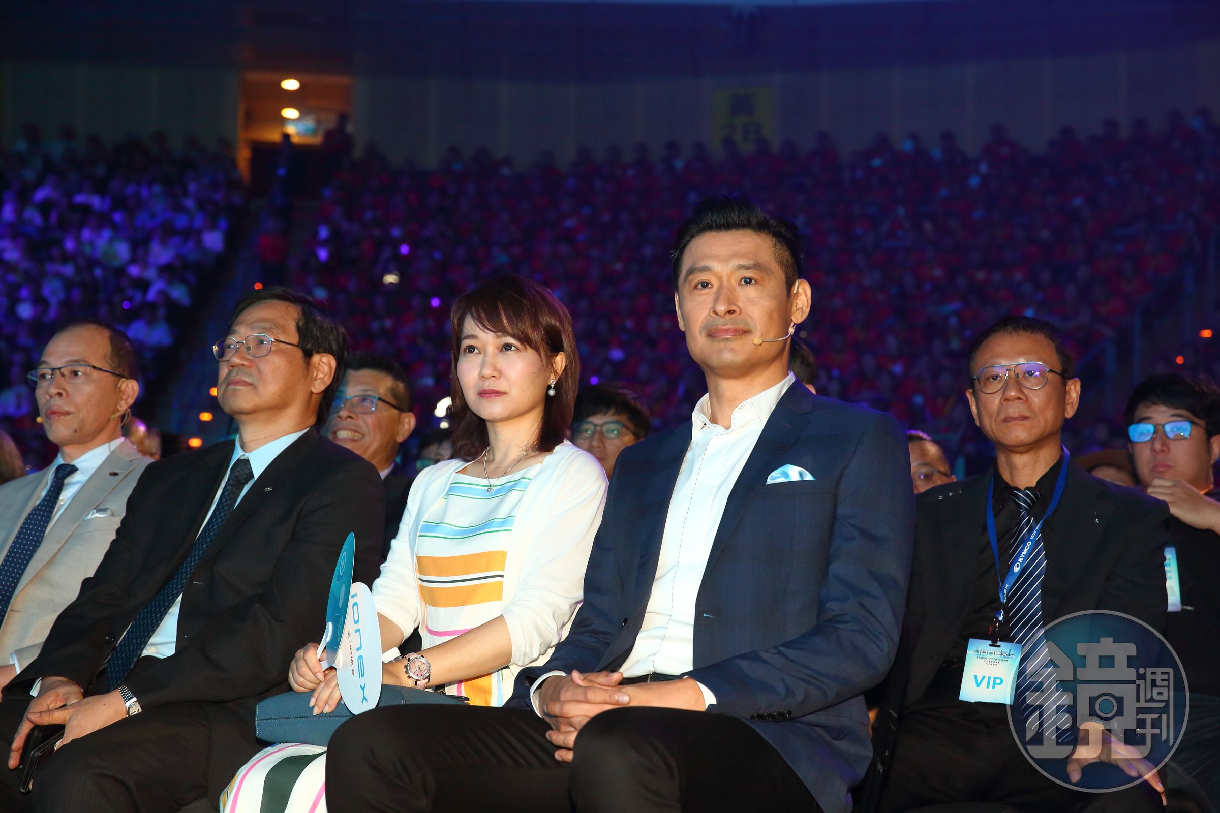 柯勝峯（右）妻子李明芳（中）相當低調，經常挺夫出席光陽發表會活動。