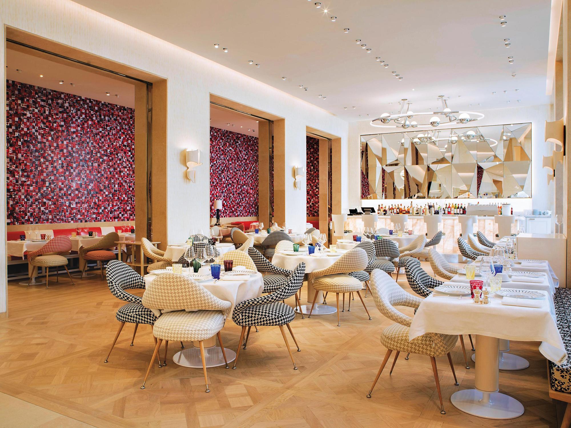 精品店內有Jean Imbert主持的Le Restaurant Monsieur Dior 餐廳和La Pâtisserie Dior甜點坊。