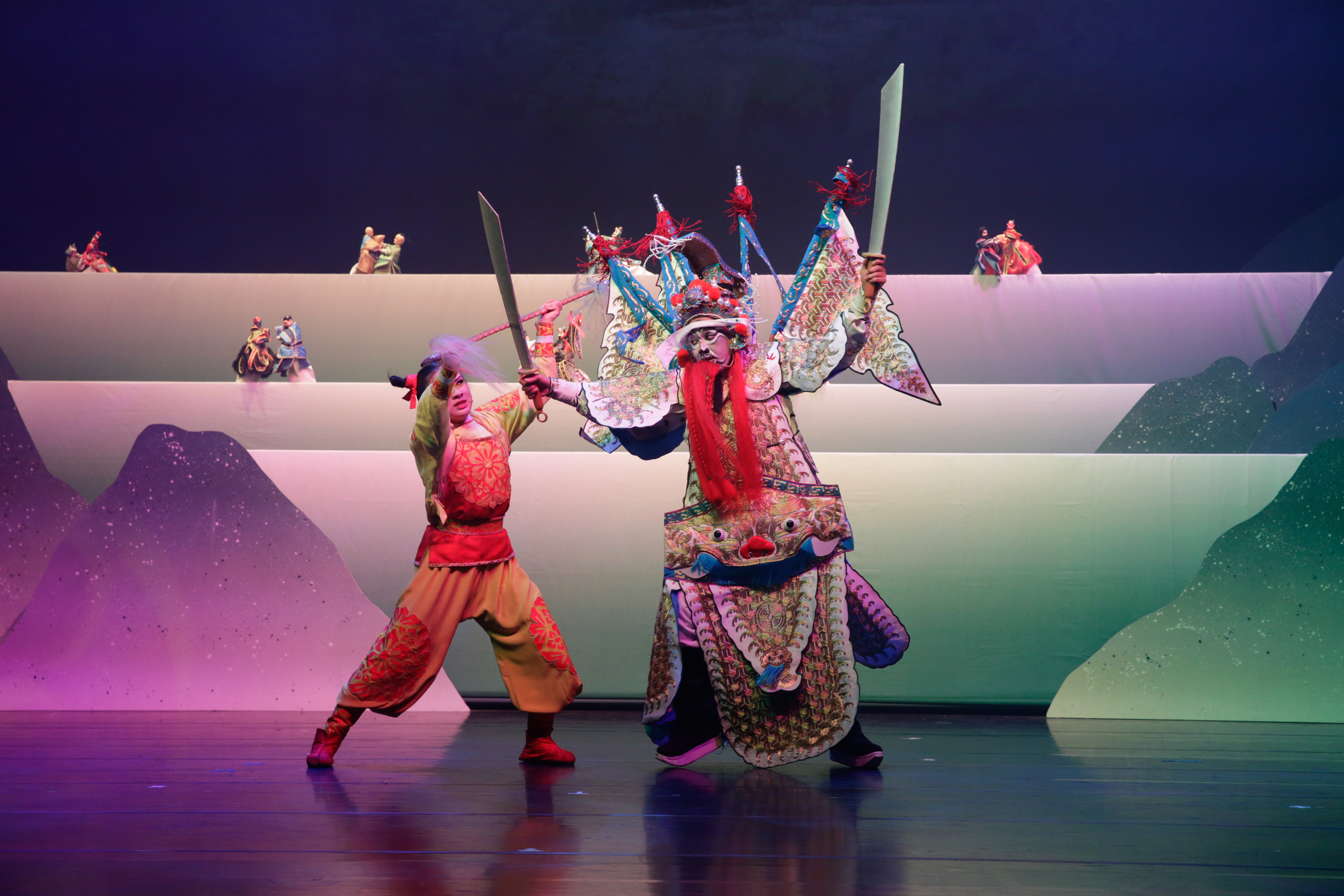 《哪吒鬧龍宮》結合真人與布袋戲偶的新穎表演型態，讓人耳目一新。