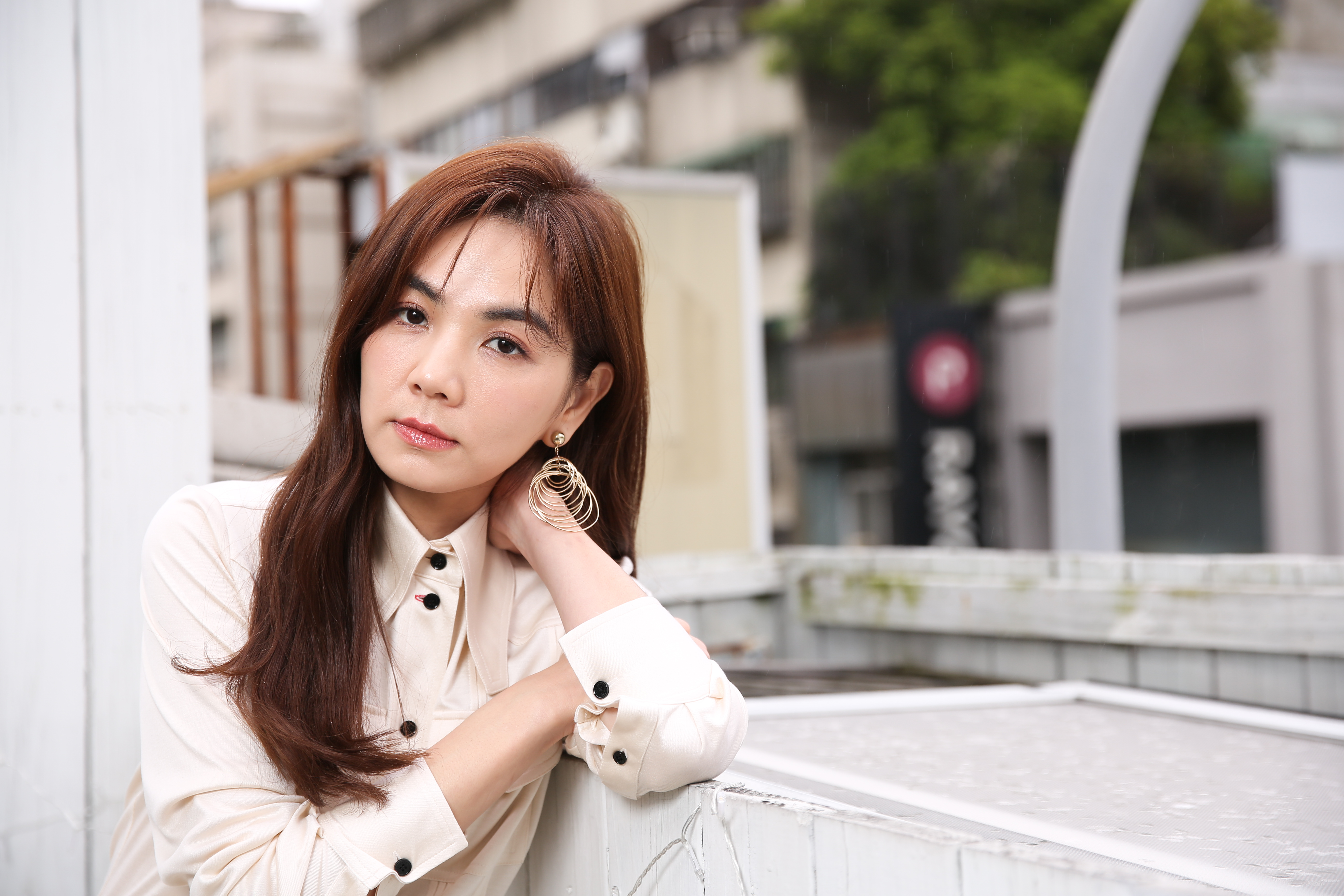 見到好姐妹Selina如今沉醉在幸福戀愛裡,Ella為她感到無比開心。