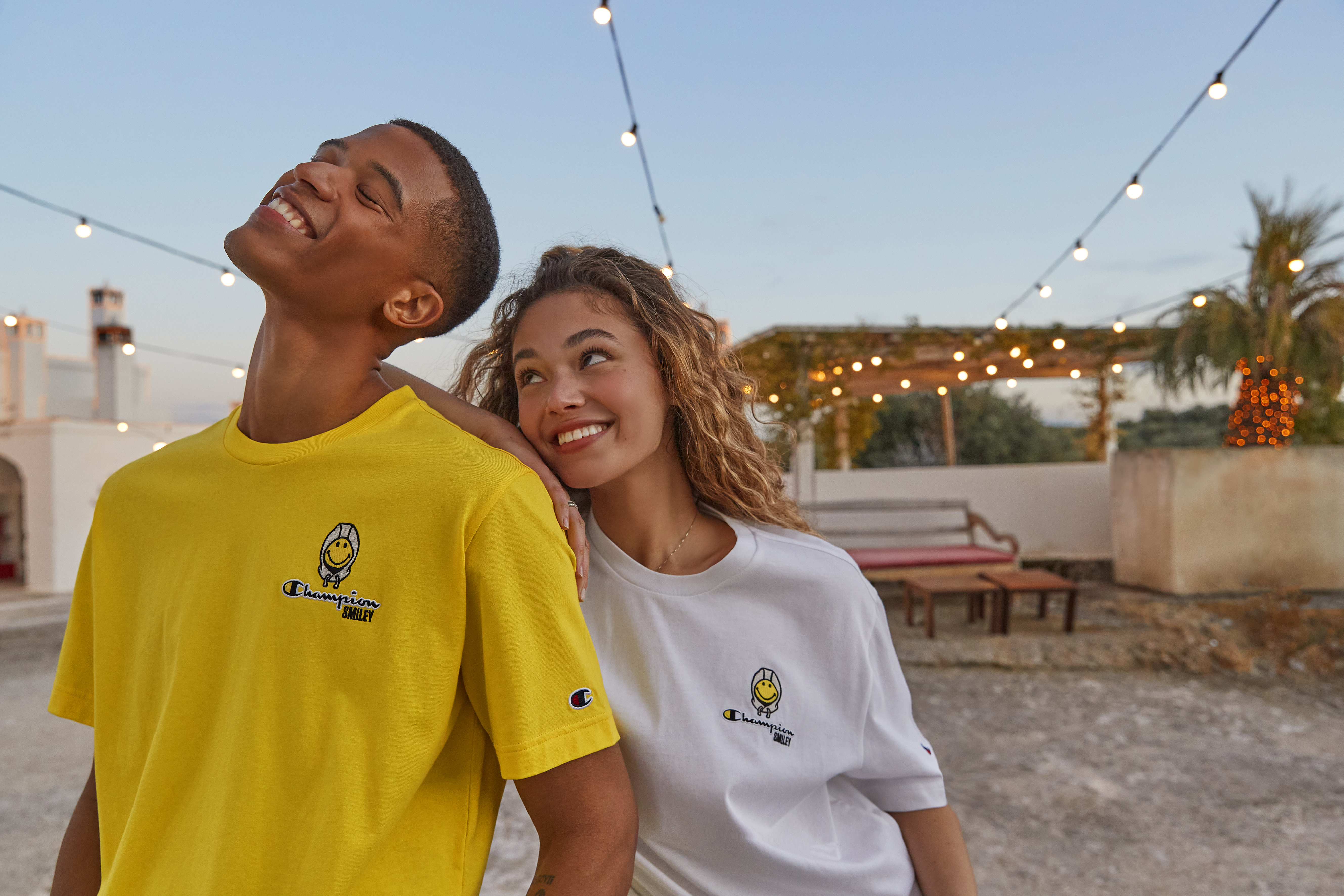 今年適逢可愛的黃色笑臉Smiley 50週年，攜手Champion推出週年限量系列。（Champion提供）