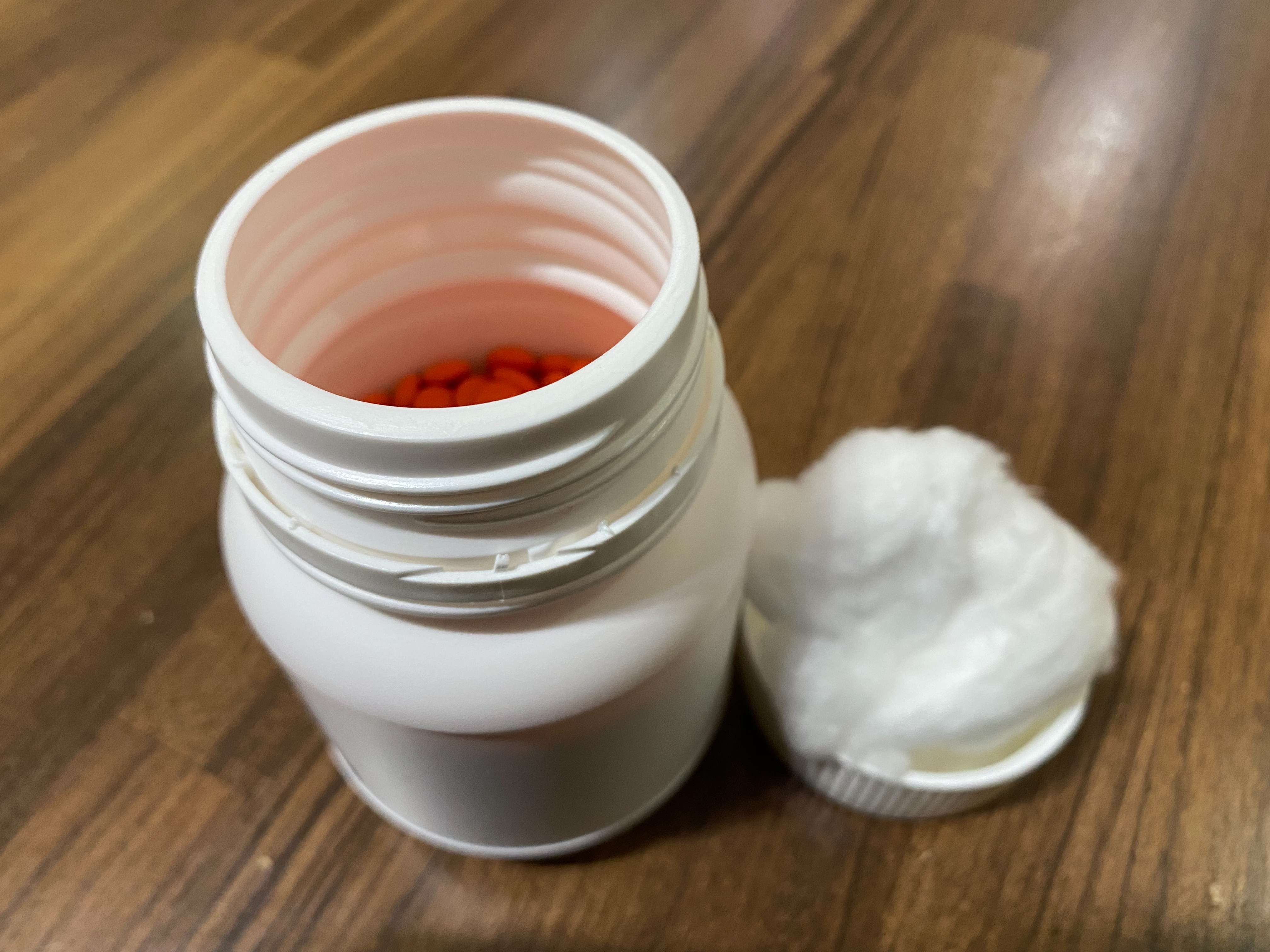 保健食品拆封後，其實有些小環節需特別注意，以免NG行為讓產品不易保存。（示意圖，讀者提供）