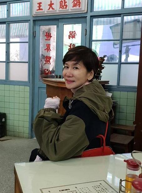 陳藹玲投身公益事業多年,形象十分正面。(翻攝陳藹玲臉書)