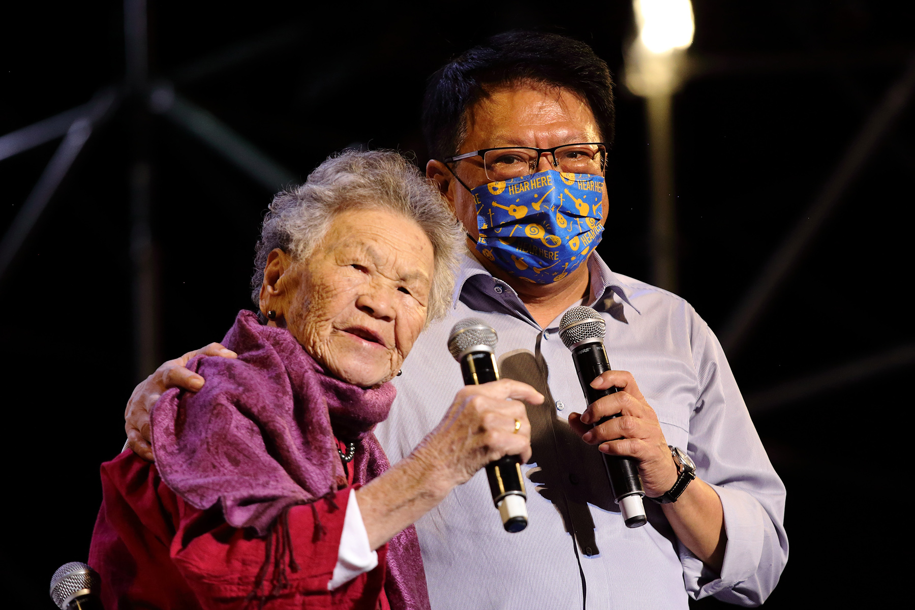 高齡90歲的國寶級傳藝師陳英，在現場表演一段經典唱法的《思想起》