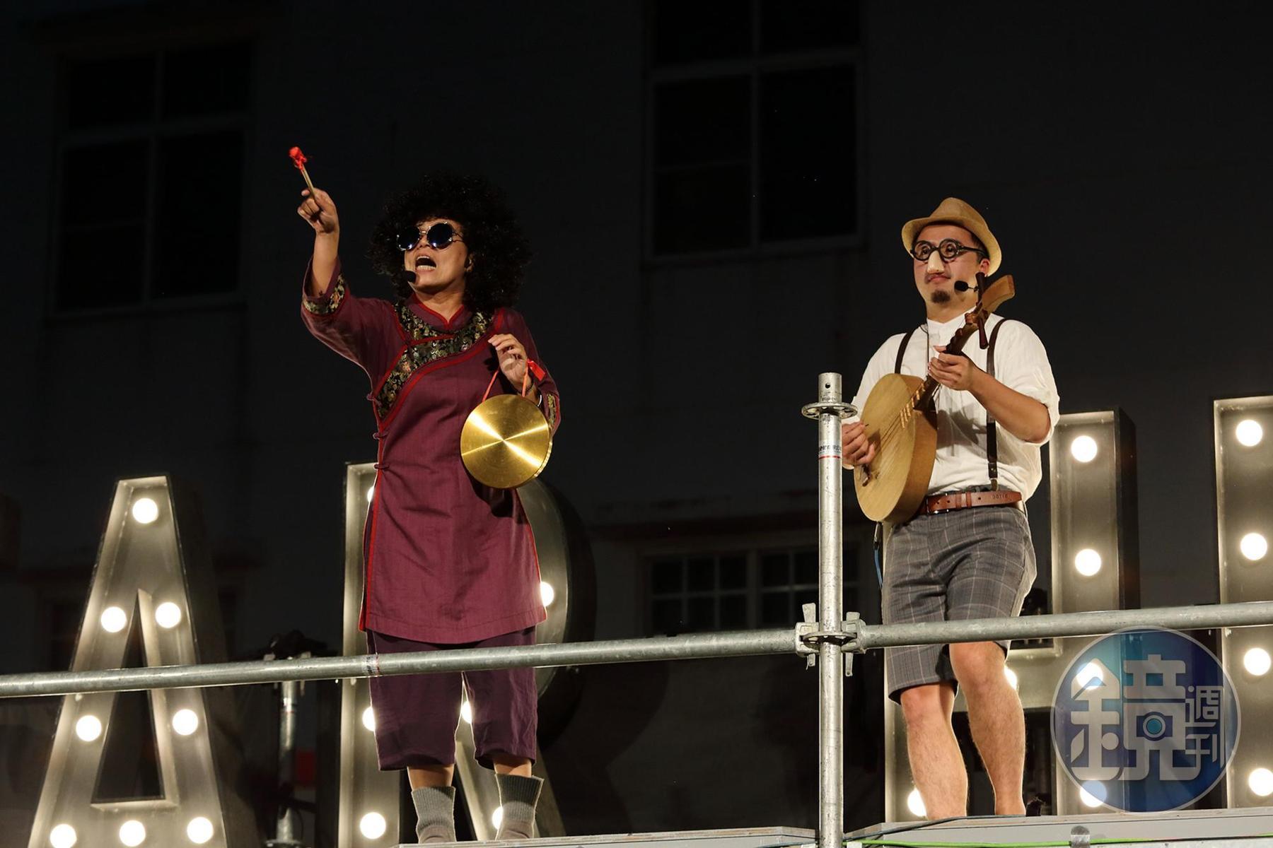 這次的半島歌謠祭特別「詩市集」節目,透過1到10人不同的演出形式,呈現民謠有趣的表演文化。