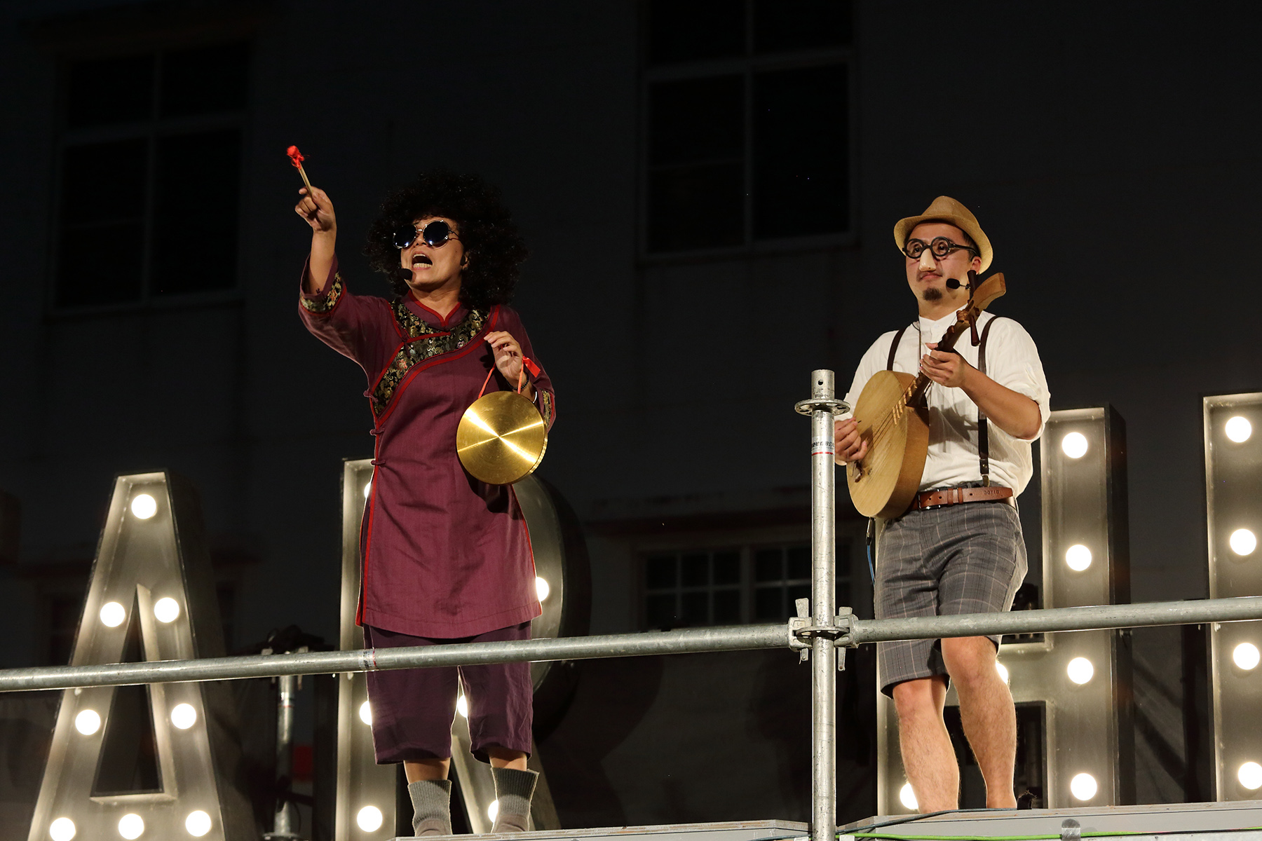 這次的半島歌謠祭特別「詩市集」節目，透過1到10人不同的演出形式，呈現民謠有趣的表演文化。