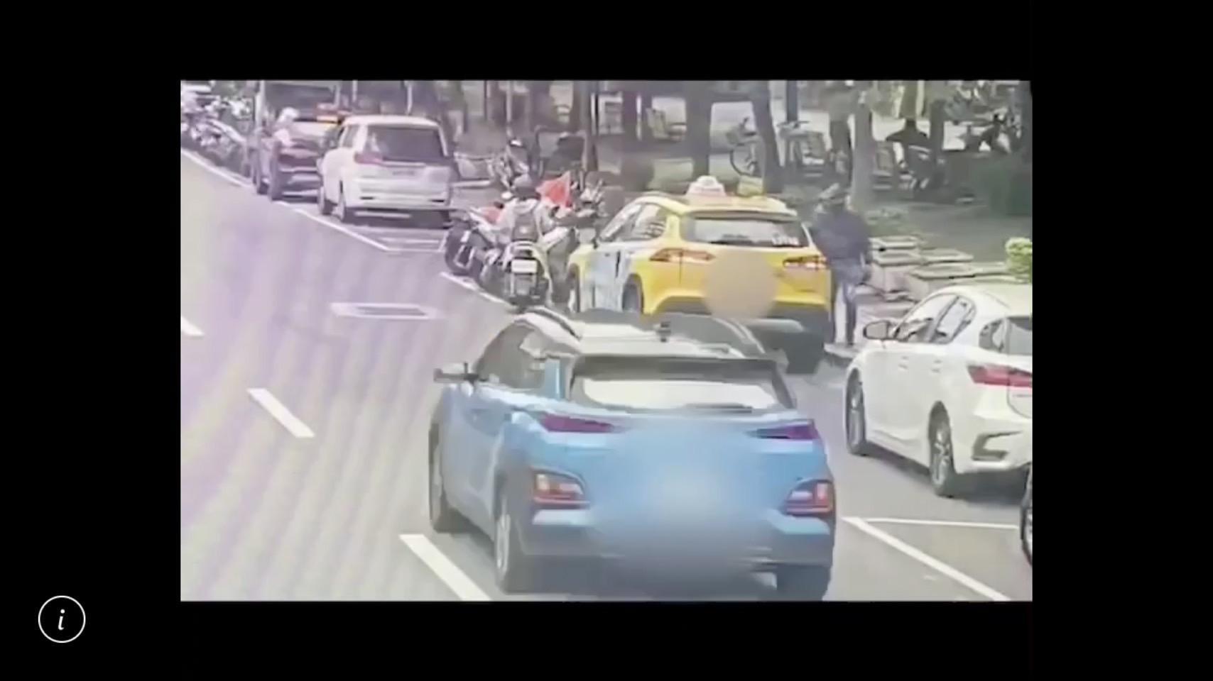 賴姓車手搭計程車逃往萬華區。（翻攝畫面）