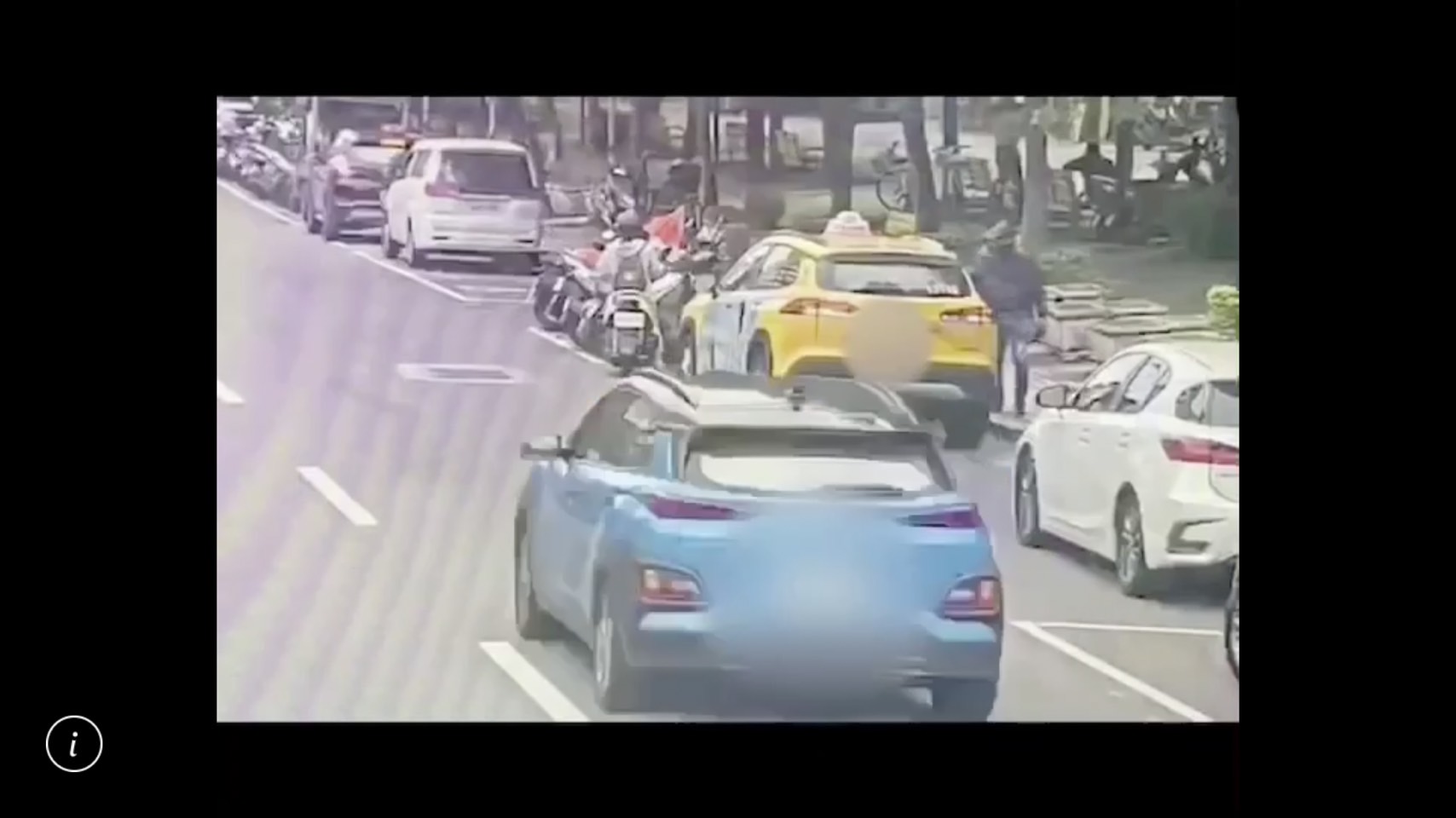賴姓車手搭計程車逃往萬華區。(翻攝畫面)