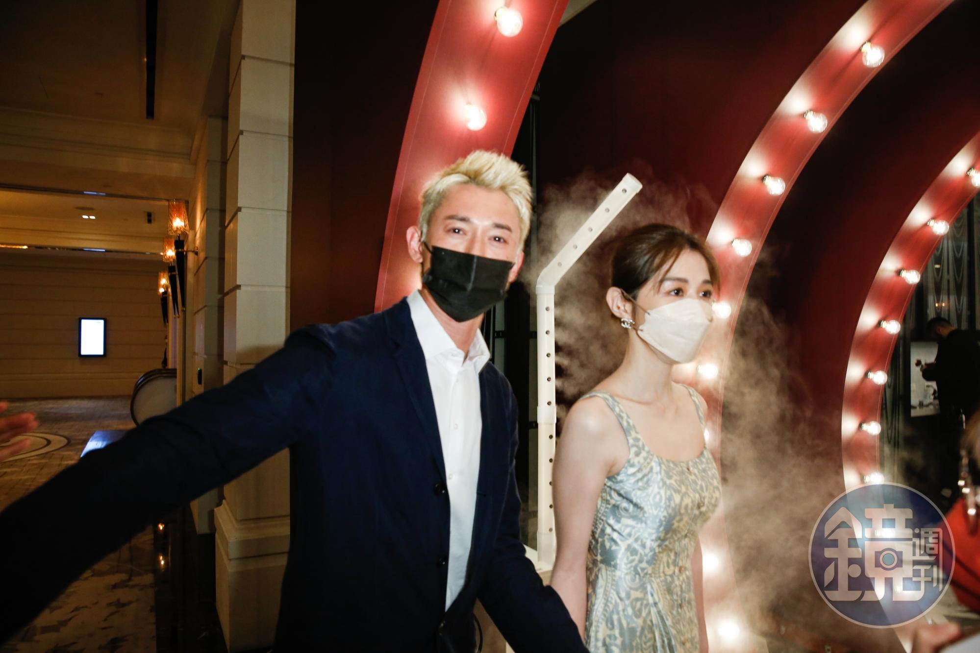 吳慷仁和邵雨薇出席王鼎霖和丁巧唯的婚禮,2人見到媒體就轉進廁所。