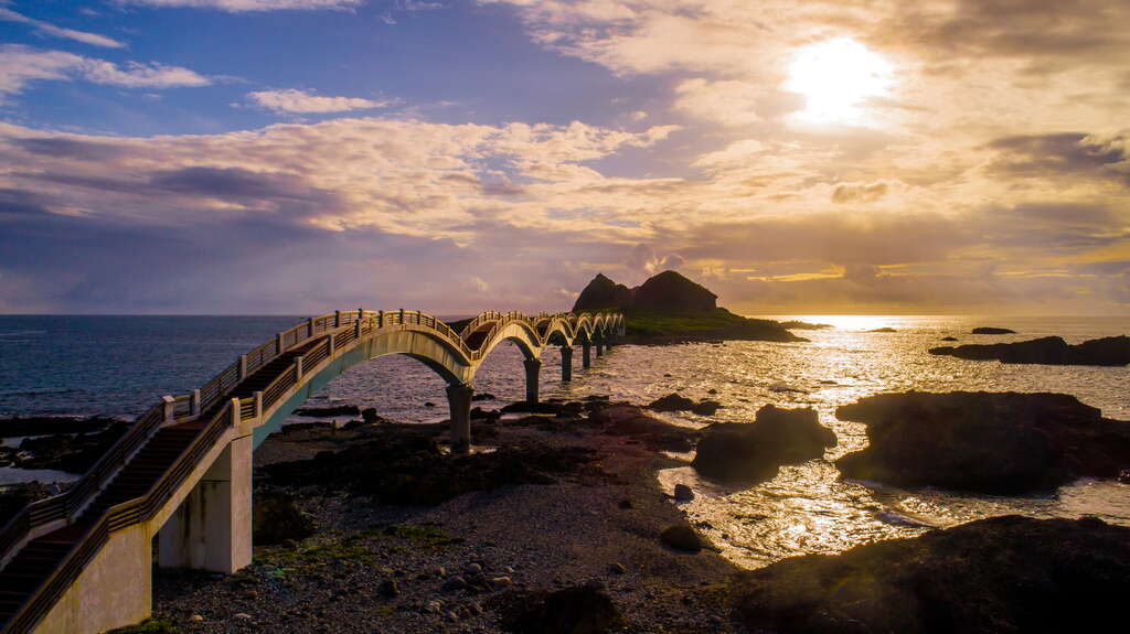 交通部觀光局東部海岸國家風景區管理處今年4月開始舉辦夜探三仙台活動。（台東縣政府、東海岸國家風景管理區提供）