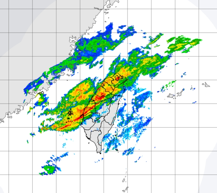 中央氣象局指出,受東北季風及華南雲雨區東移影響,中部以北地區有局部大雨發生機率。(中央氣象局提供)