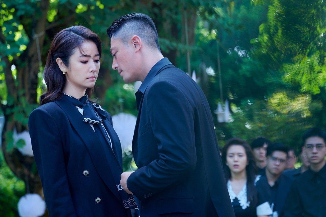 林心如和老公霍建華在《華燈初上》對戲，每一場都挺激烈。（Netflix、百聿數碼提供）