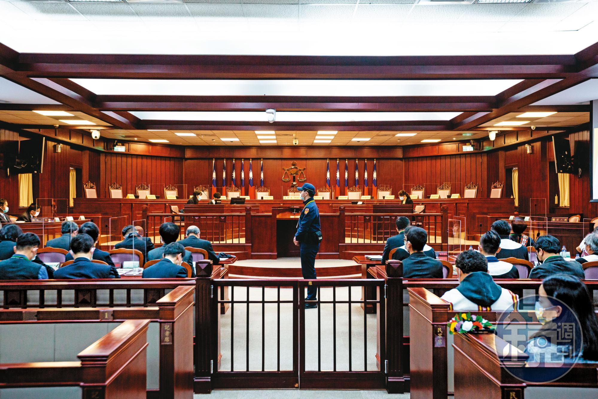 法院已裁定女兒監護權屬於義籍父親，又被憲法法庭裁定暫緩程序，引發關注。（示意畫面，圖非當事人）