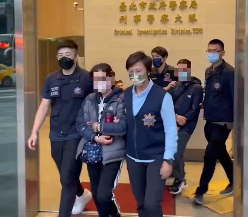 警方偵訊後將賭場陳姓女負責人移送法辦。(翻攝畫面)
