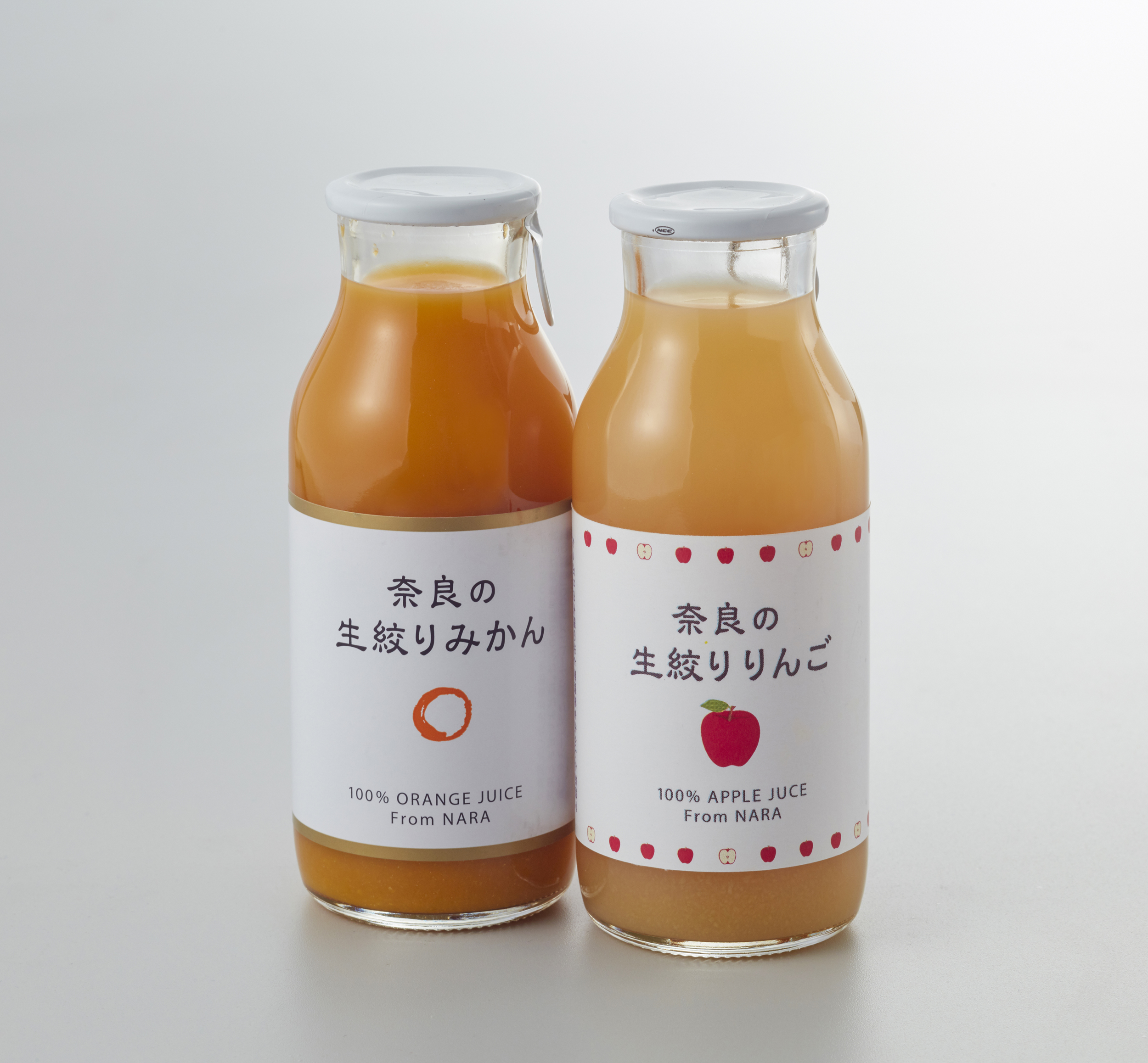 車內也販售各種奈良產的季節果汁，如柳橙汁與蘋果汁。（皆300日圓／瓶）（日本近鐵集團提供）