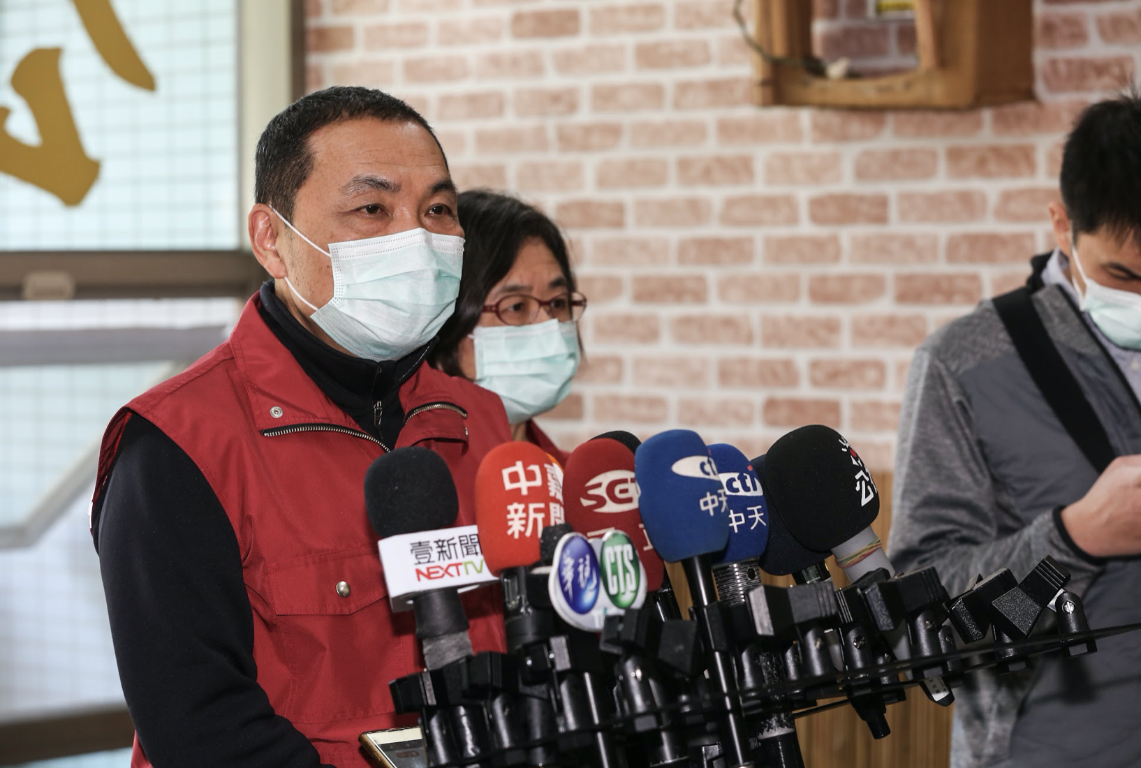 新北市長侯友宜宣佈新北市65歲以上長者（原住民55歲以上）接種疫苗福利。（資料照）