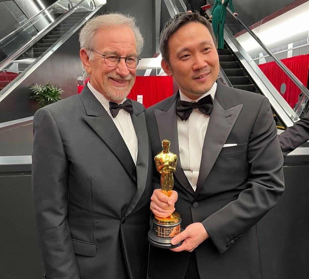 濱口竜介（右）與偶像史蒂芬史匹柏合照，難掩興奮。（翻攝自triple_pictures Instagram）
