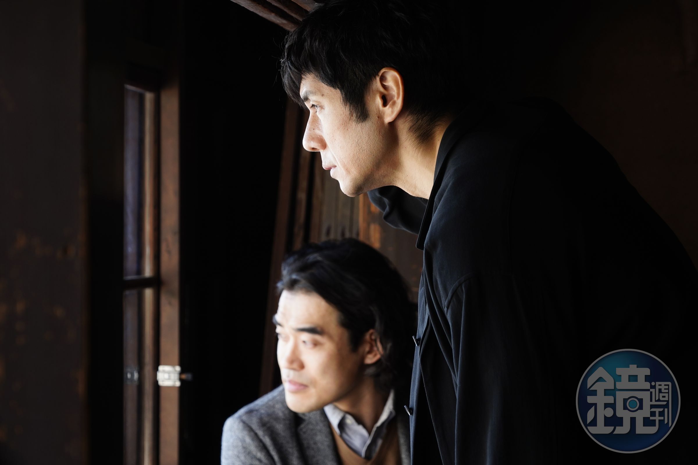 西島秀俊（右）主演的《在車上》在世界各地上映後都引發熱烈迴響。（東昊影業提供）