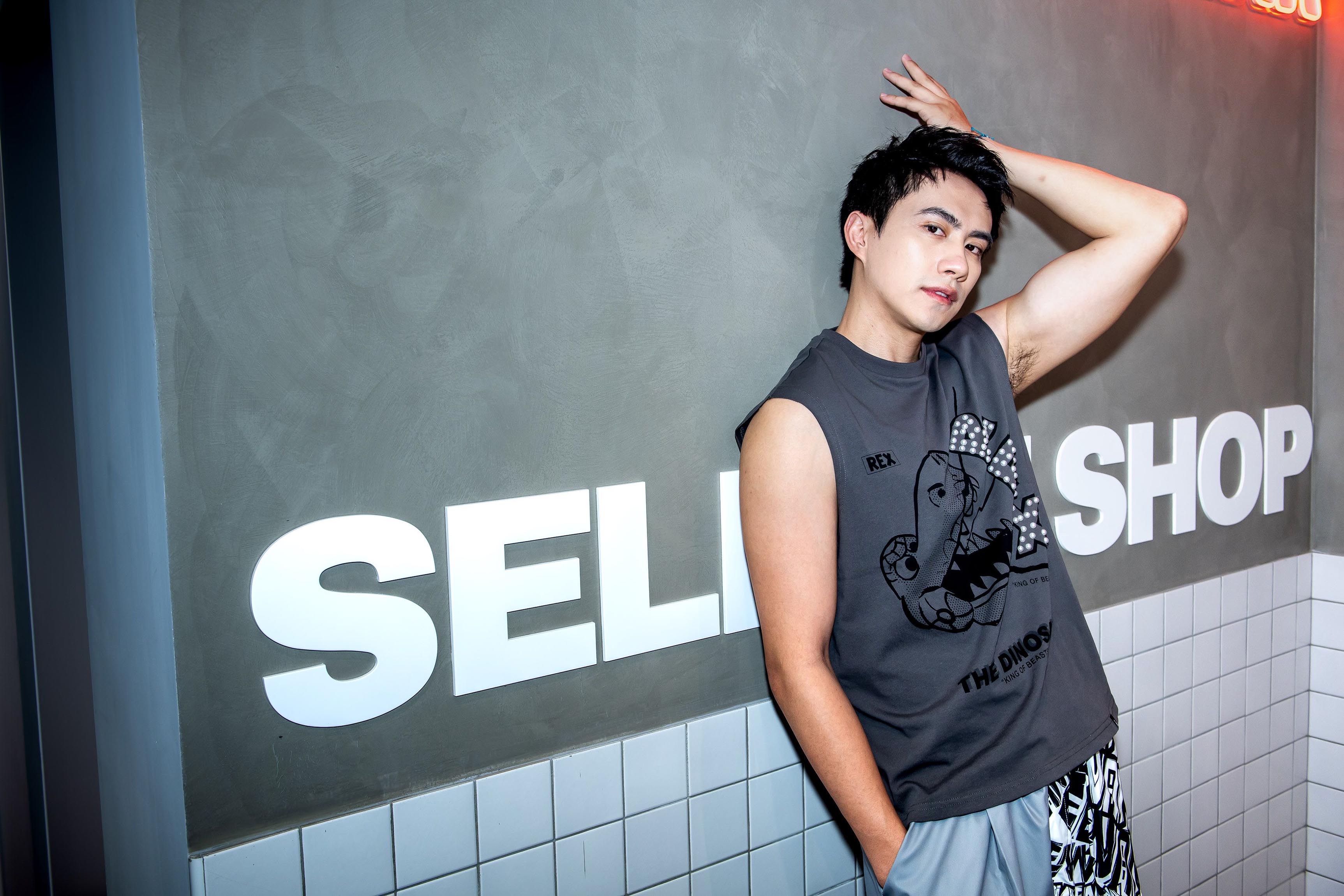 潘君侖僅穿無袖背心短褲出席活動。（ADMIXX提供）