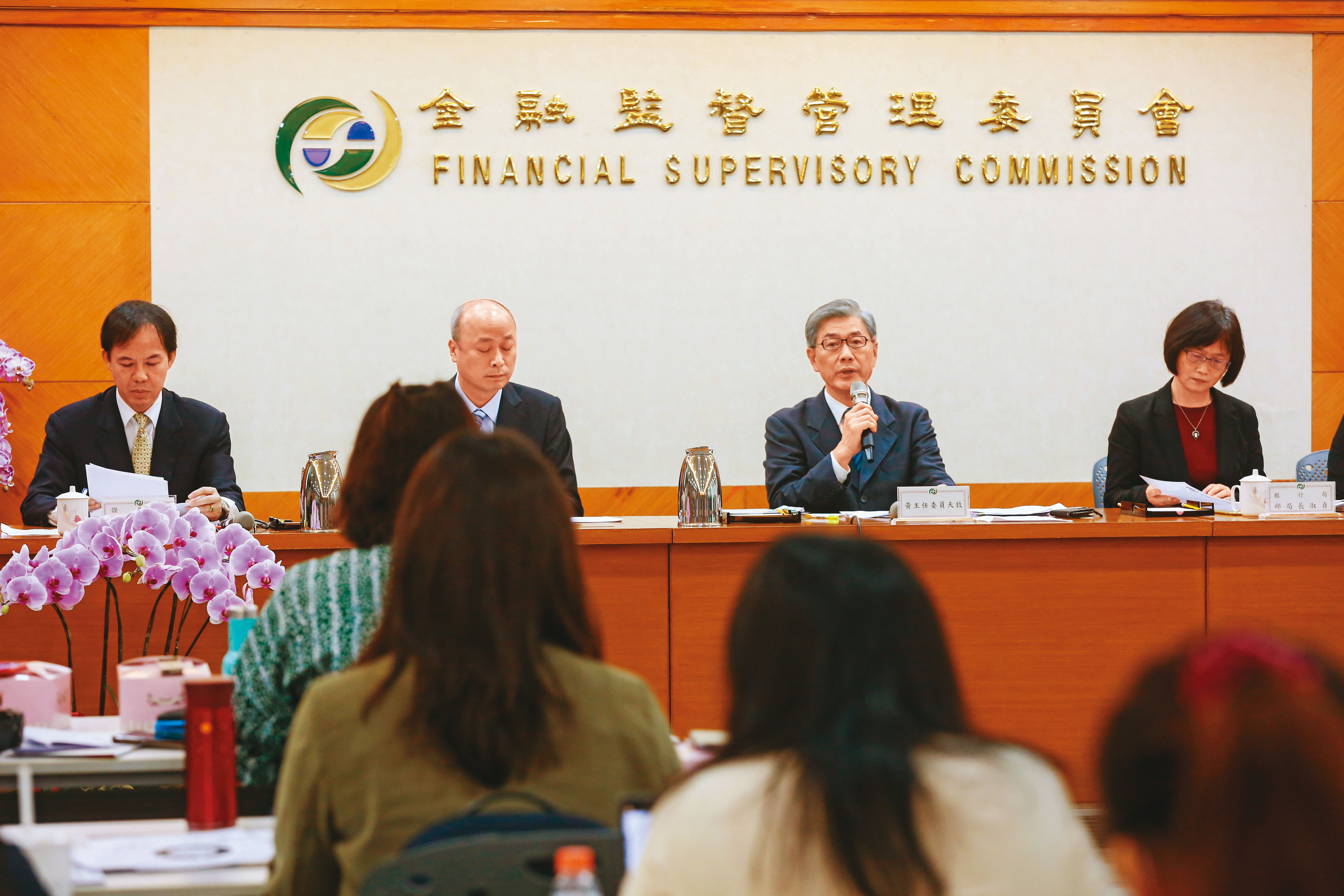 金管會2月全面提高不動產授信風險權數，讓不少中小建商急得跳腳。