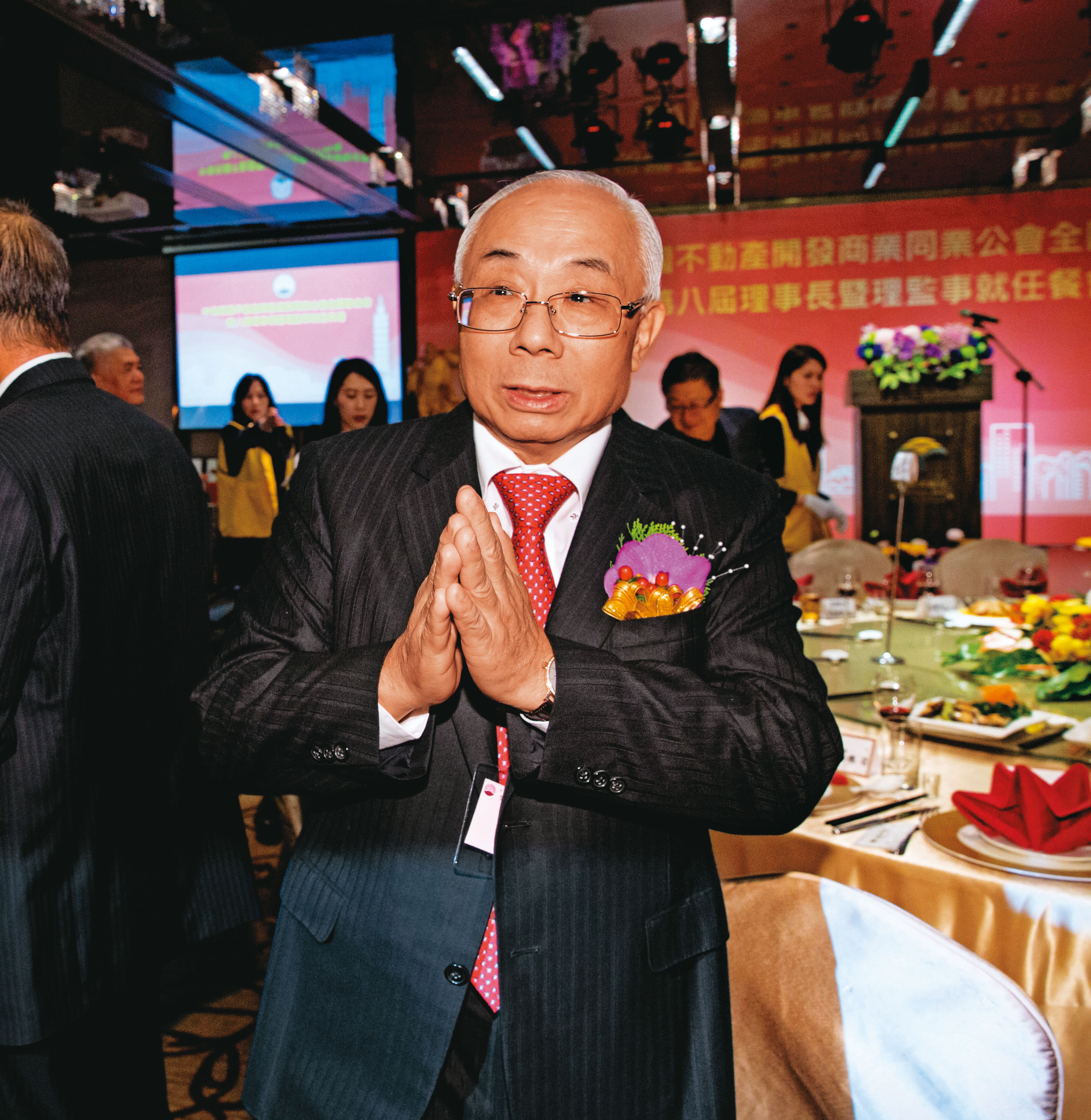 全國不動產開發公會理事長楊玉全砲火猛烈，直批政府不給小建商留活路，要看到有業者倒下才甘願。