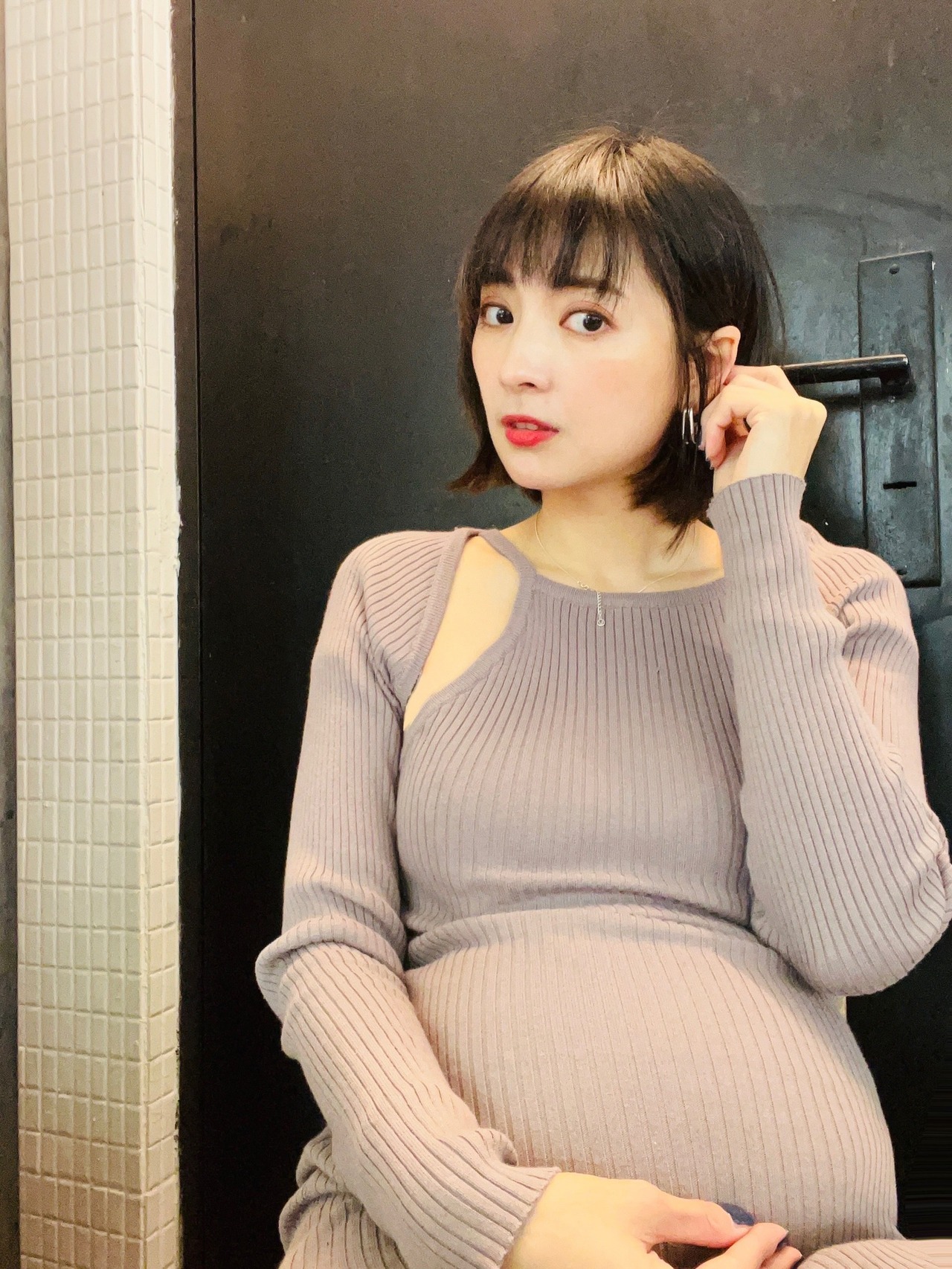 阿喜曬出孕肚，讓人以為她懷孕了。（翻攝自阿喜臉書）