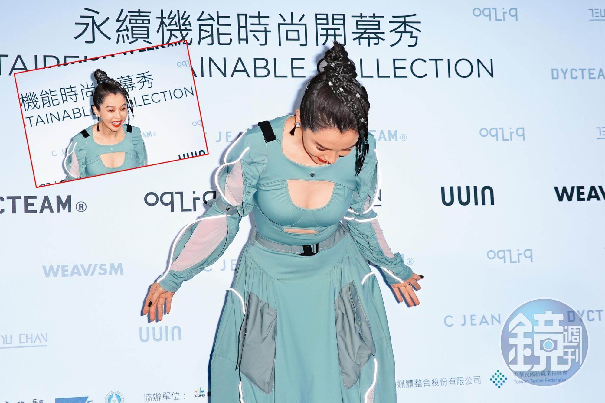 徐若瑄鞠躬倒奶,啊嘶~太性感了!明知違反法規,也要飛奔去找她聚會啊!(誤)