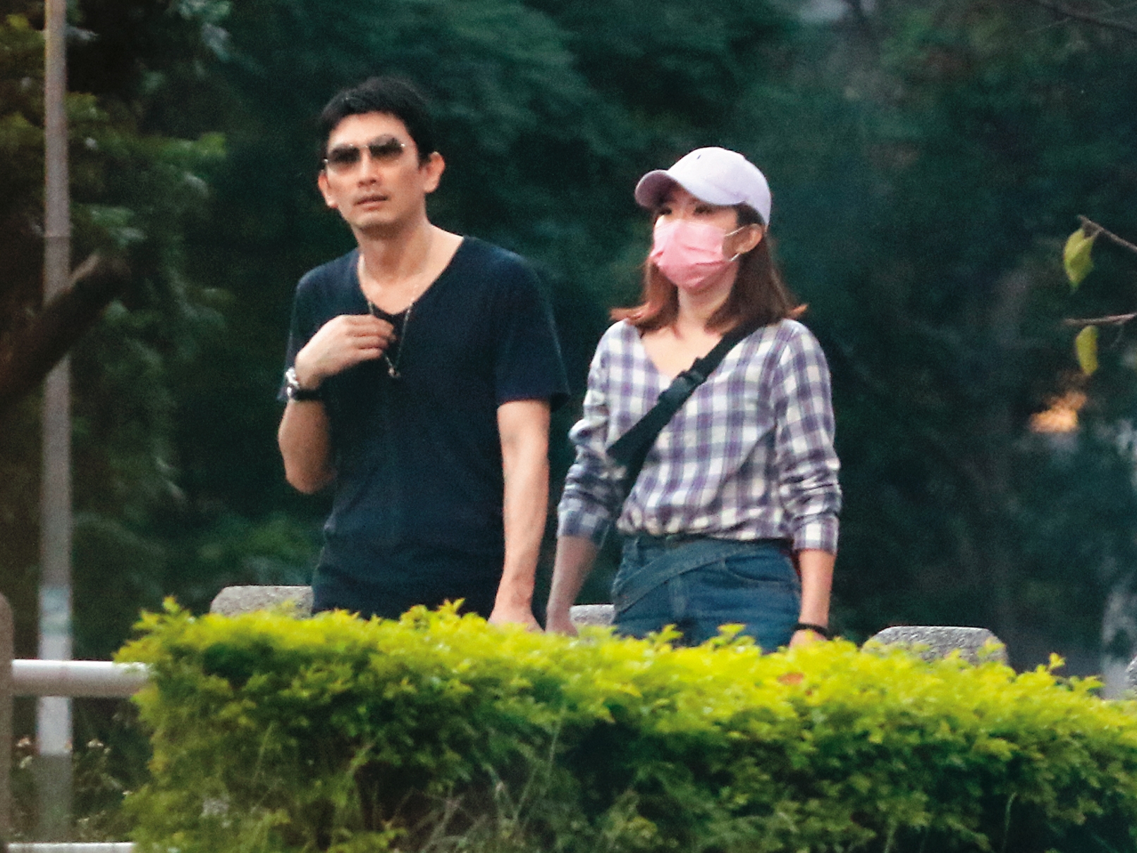 謝忻（右）2020年10月被本刊拍到身邊出現新歡奧迪男（左），算一算兩人至今已穩定交往將近1年半。