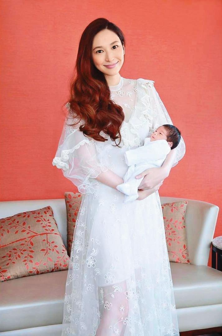 吳佩慈連生4胎,但至今仍未結婚。(翻攝吳佩慈IG)
