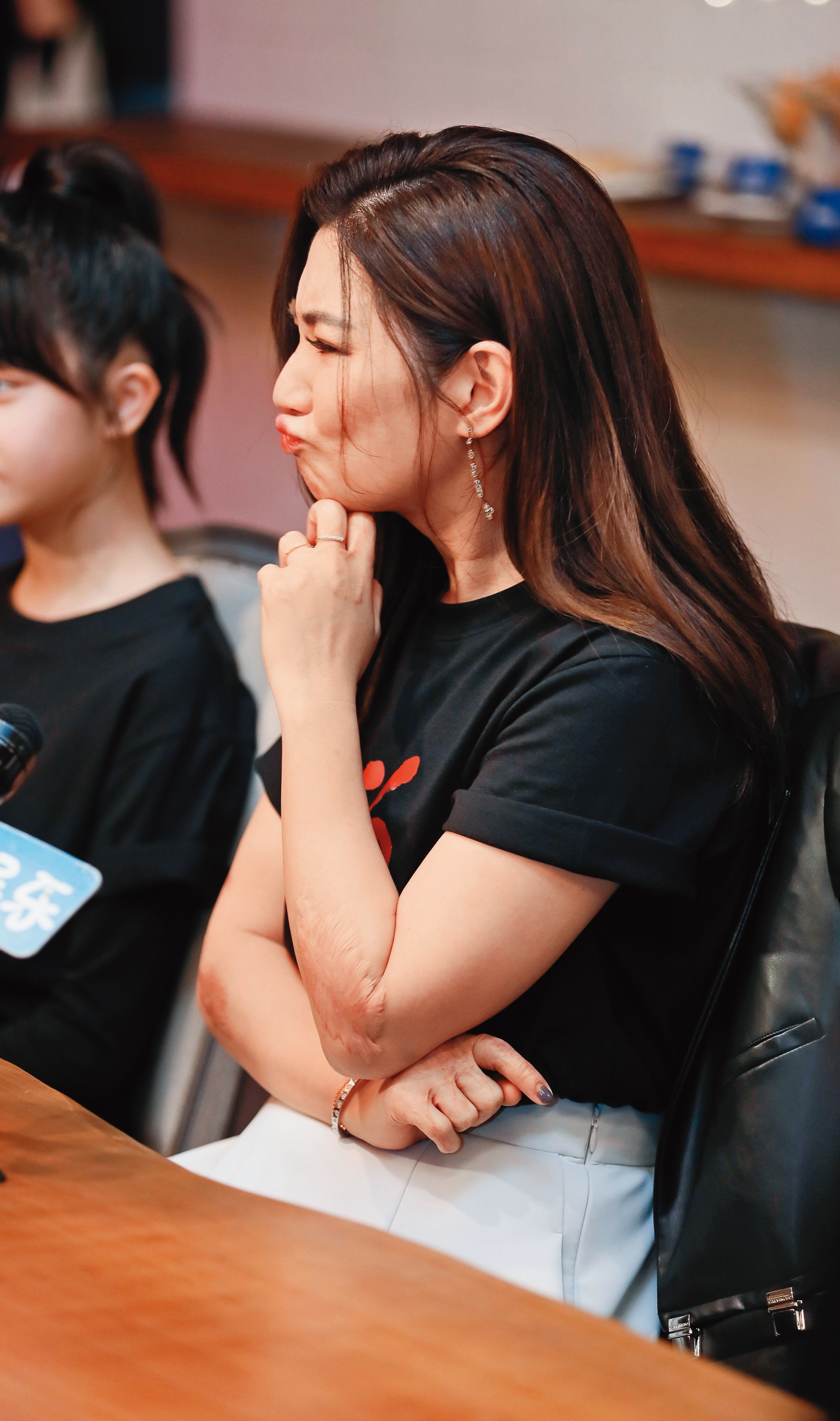 Selina官宣戀情自稱「女人四十一枝花」，都嘟嘴了，男友還不趕快湊上來！（推）