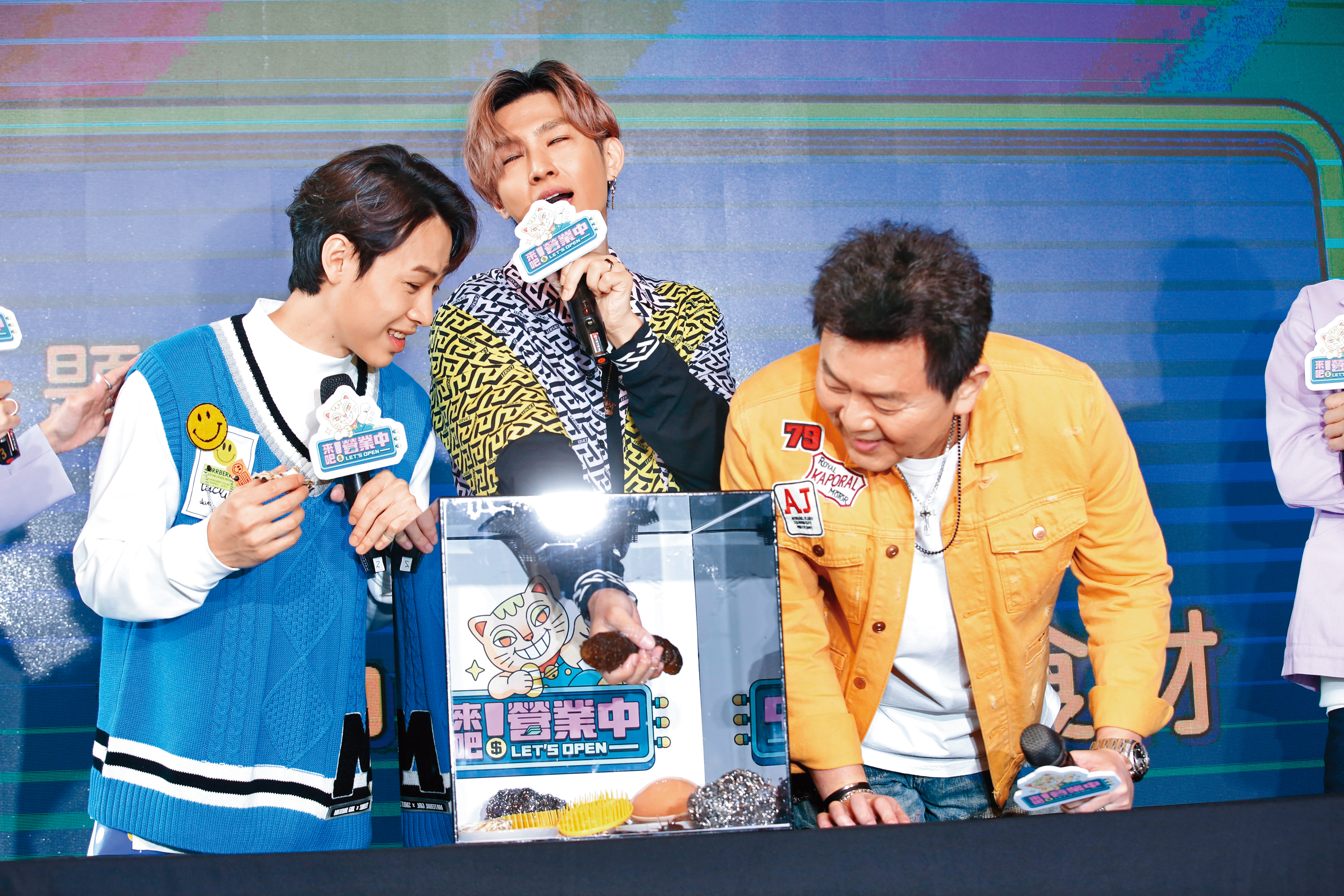 顏佑庭（左起）、炎亞綸、庹宗康玩恐怖箱，炎P不巧捉到一大根，表情逐漸母湯…（喘）