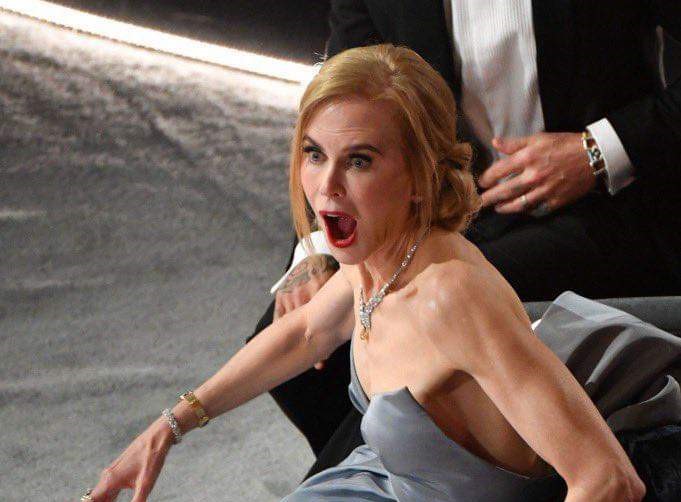 妮可基嫚嚇到下巴掉的照片，在「威爾巴洛克」後被瘋狂轉載。（翻攝自jessica chastain oscar winner推特）