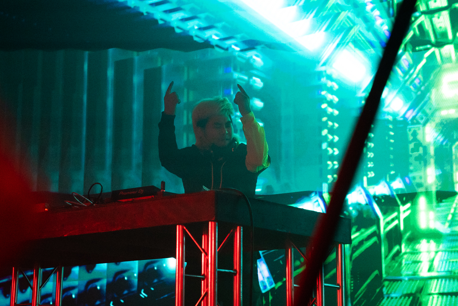 羅百吉的表演炸翻台下無論年紀,或者哪種風格的音樂人與藝術家,可見他深厚的經驗與演出魅力。(「新能祭」提供)