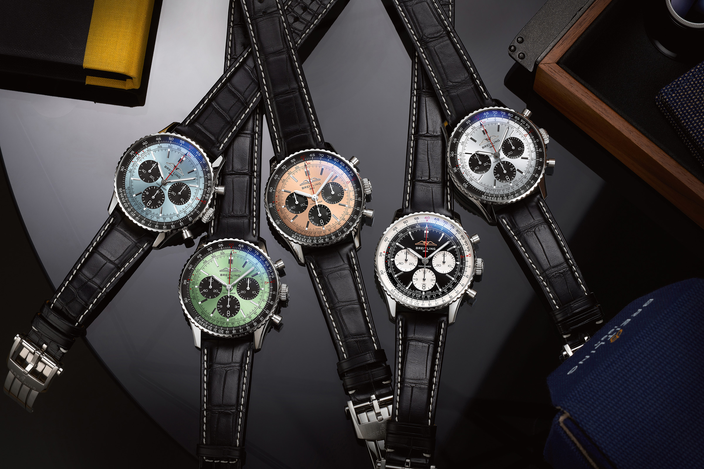 百年靈Navitimer 43mm,建議售價NT$272,000 ~ 1,152,00。