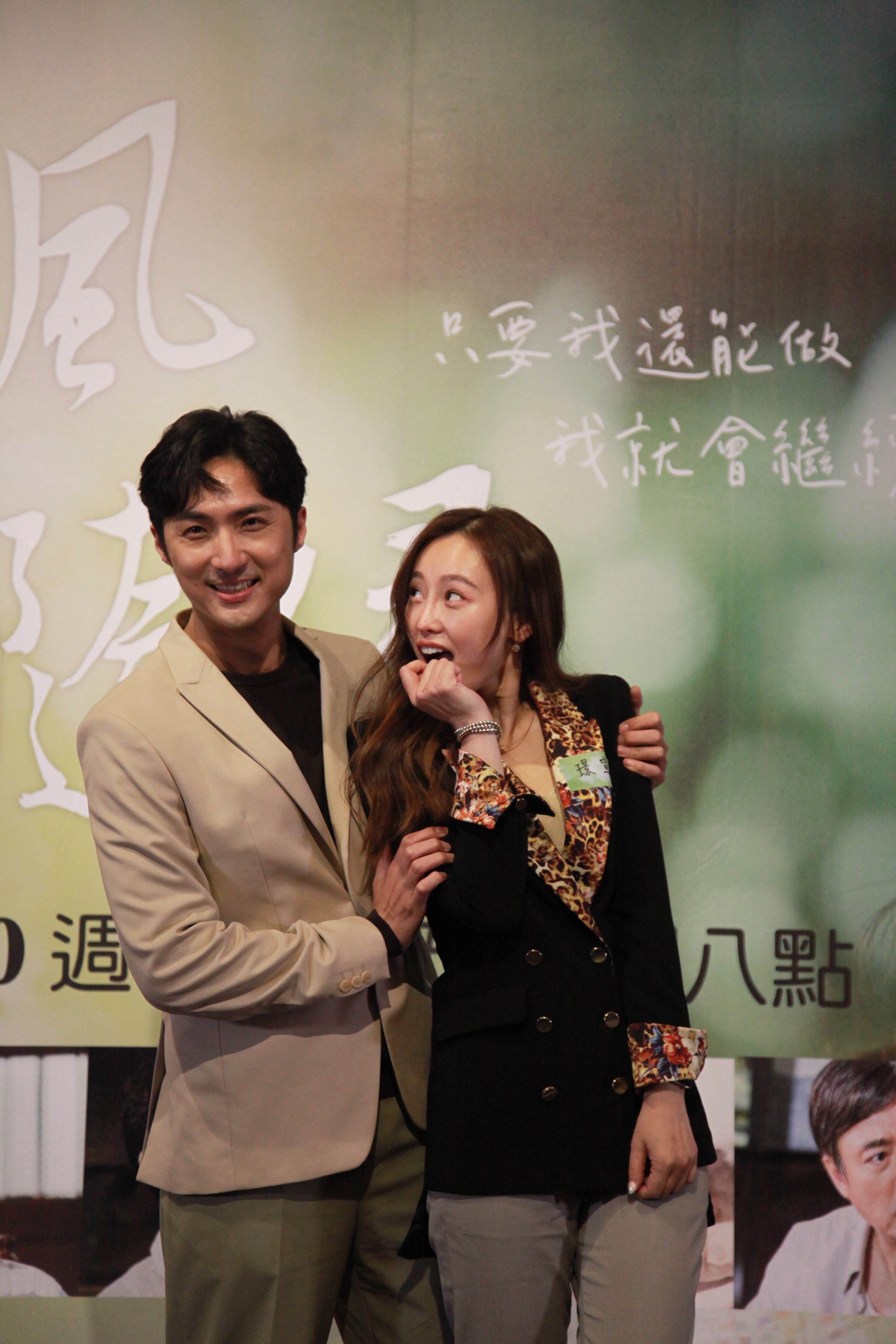 李運慶（左）和璟宣演年輕時的男女主角。（大愛提供）