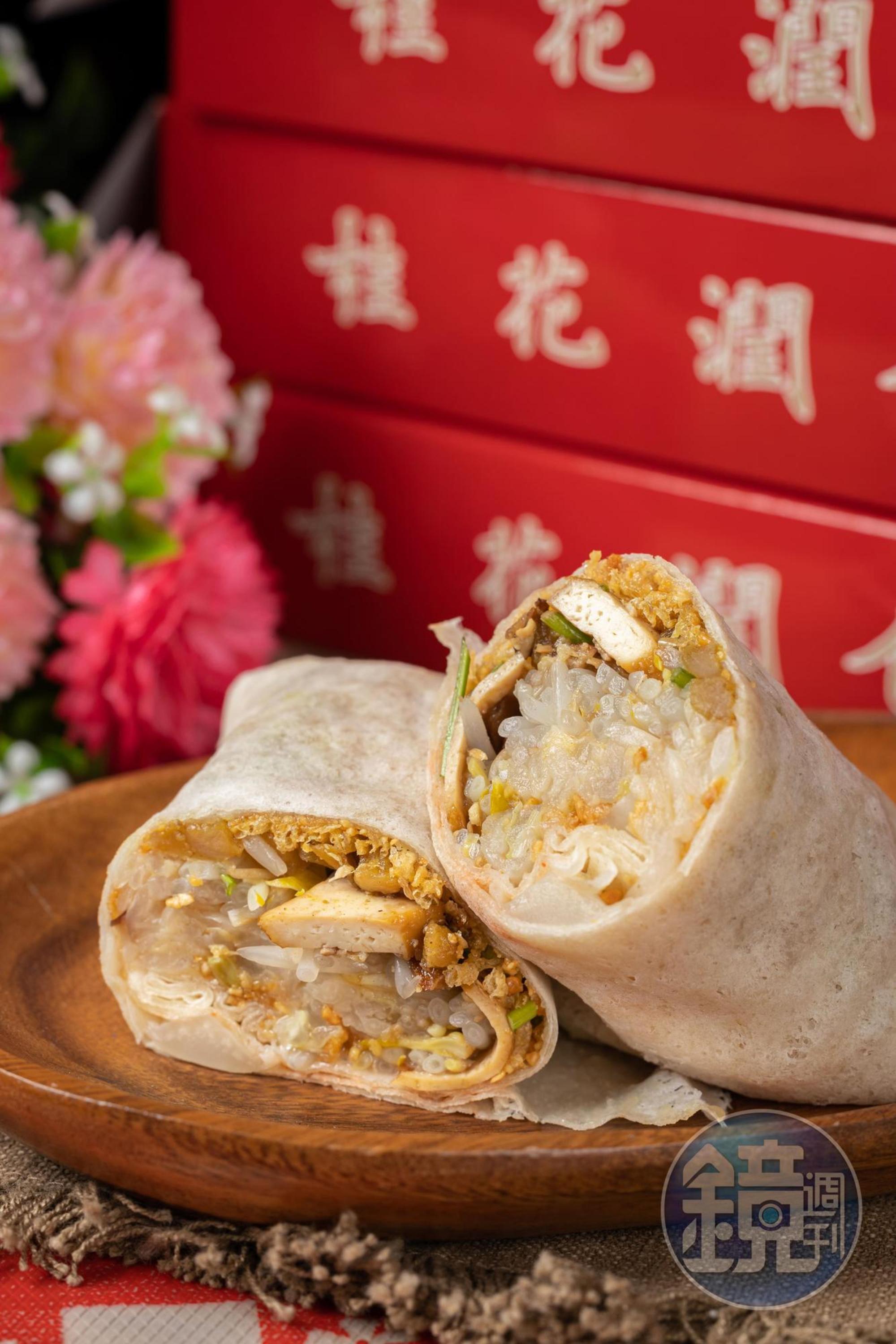 「傳統潤餅捲」一看切開的剖面，就可知滷菜化口性極佳。（45元／份）