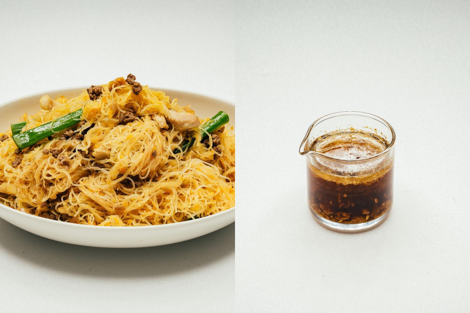 金瓜炊粉(左)搭配蒜味滷肉汁(右),呈現樸實耐吃的家常味。(復興空廚提供)
