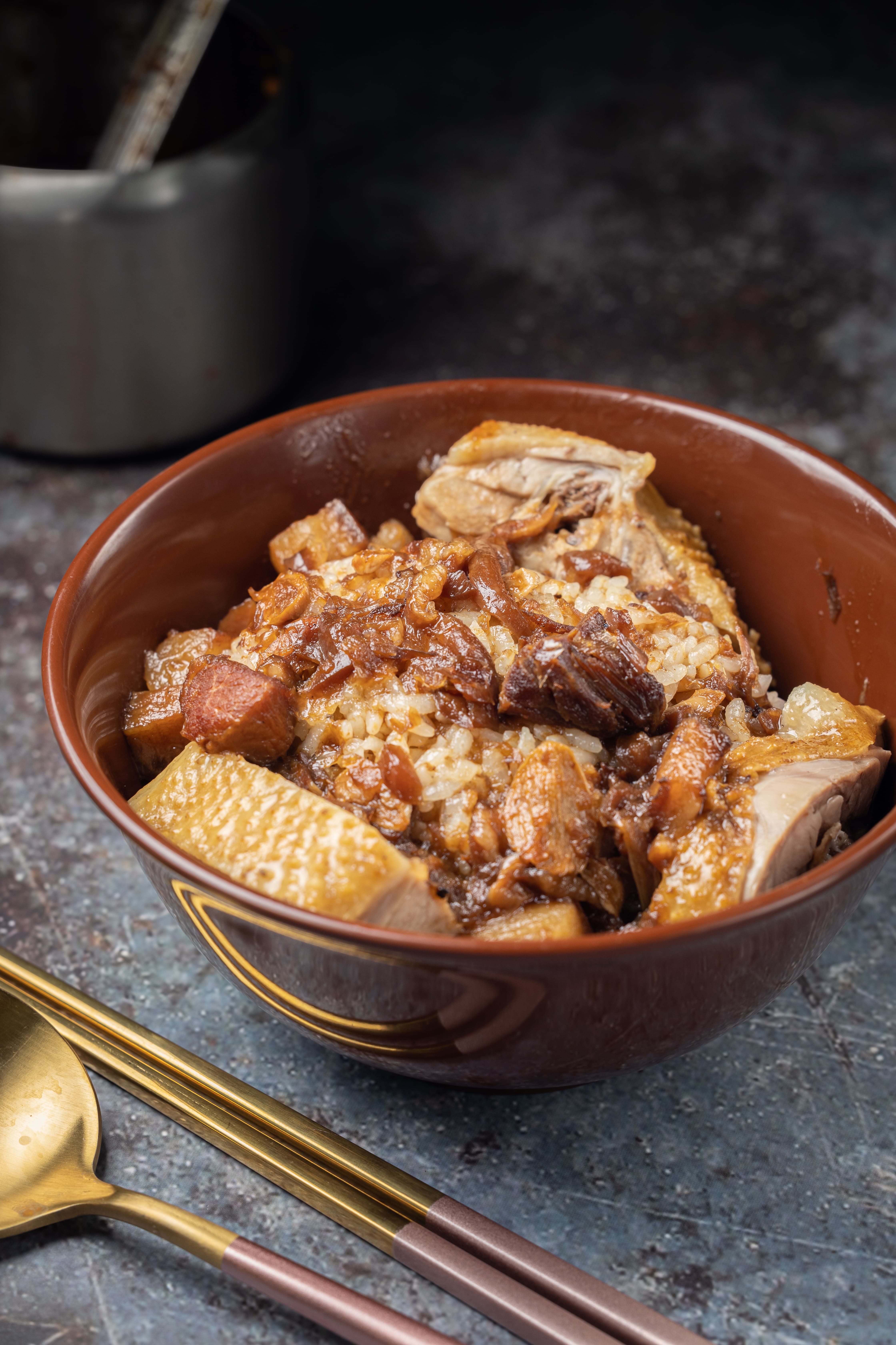 「鴨肉飯」是我的心頭好,除了甘甜薰香的肥美鴨肉,下方的滷肉飯也是絕對要扒光的。(60元/碗)