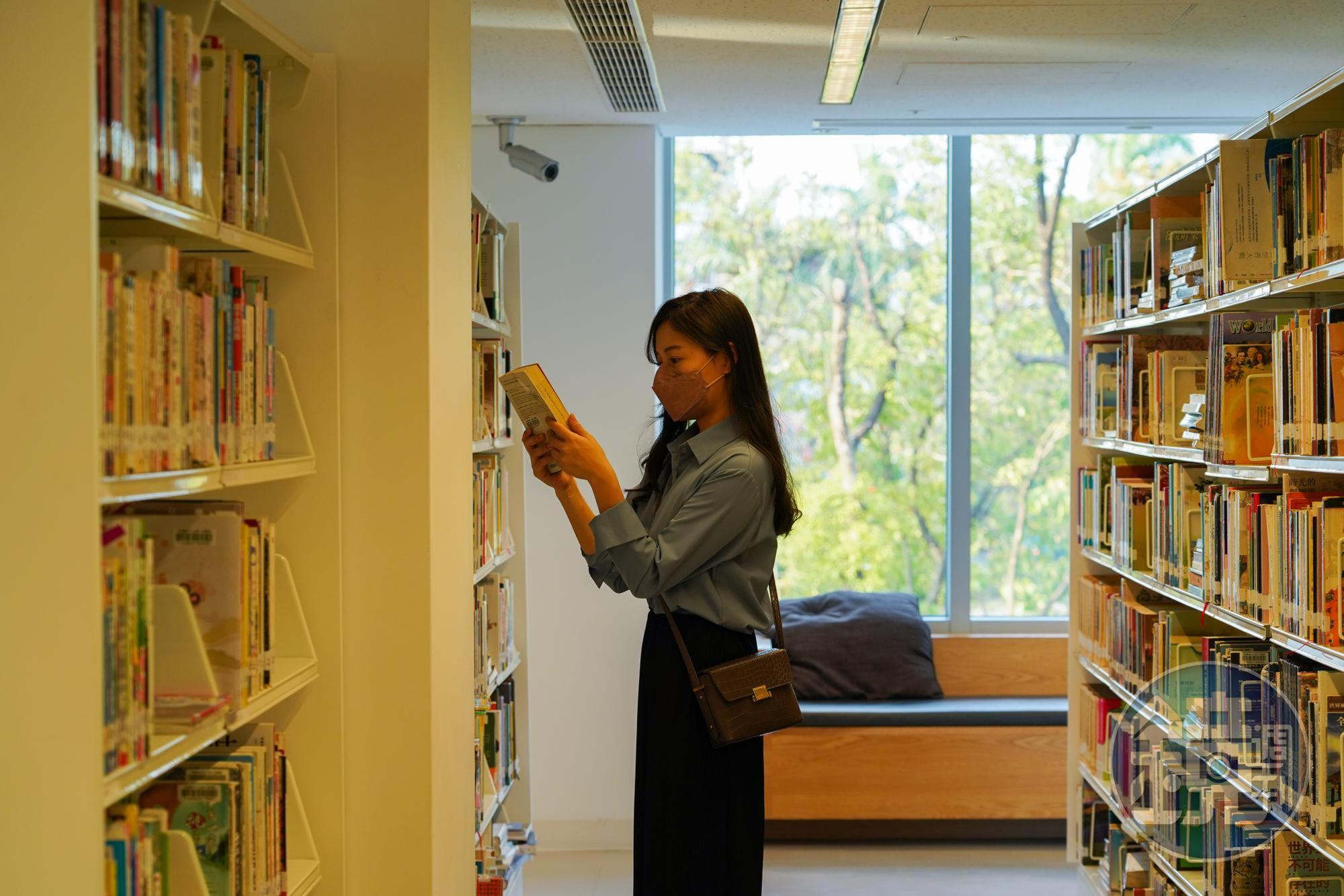 圖書館改建後，藏書從原本的13萬冊提高為40萬冊。