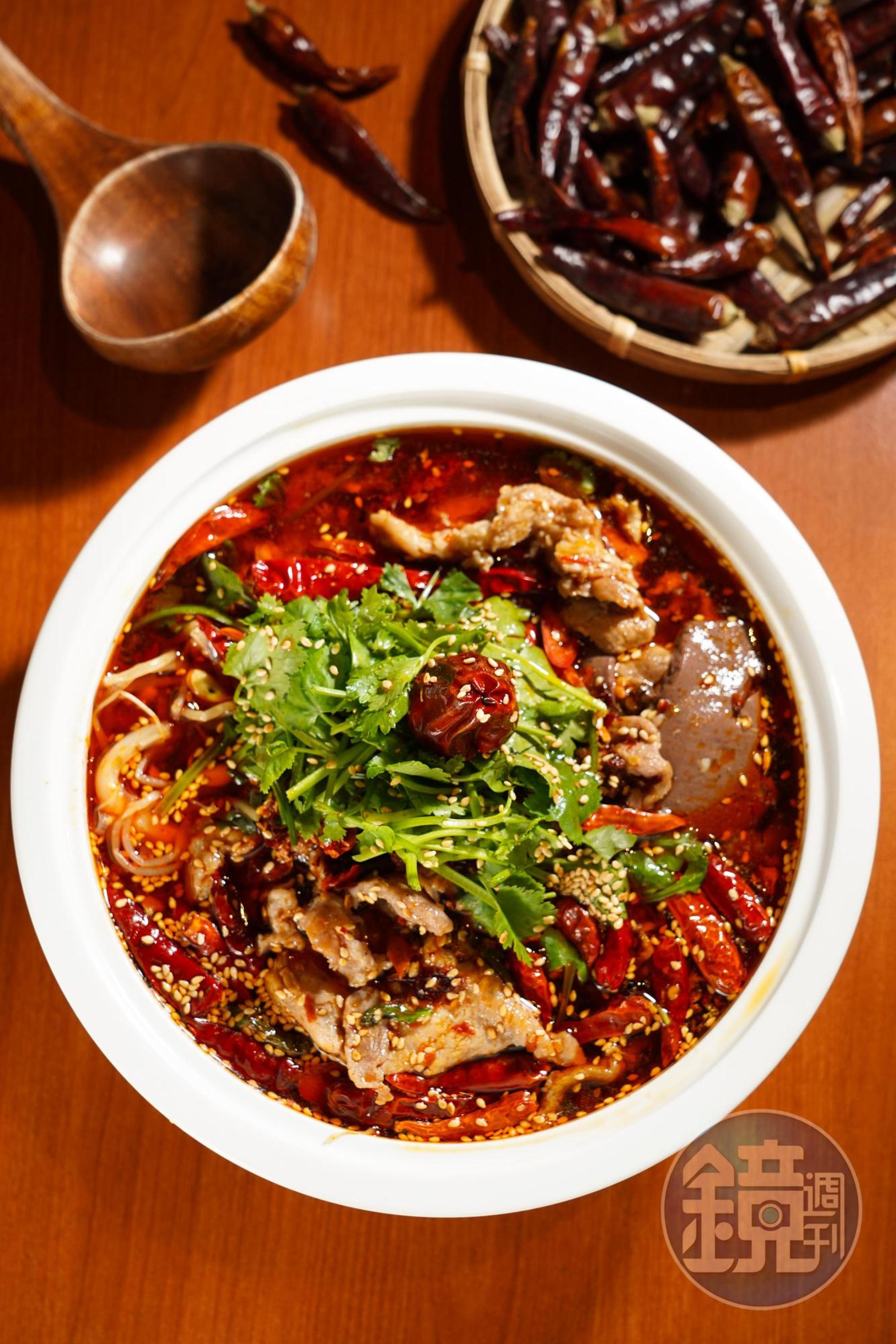 「水煮肉片」使用至少5種以上辣椒調味,香麻帶勁。(390元/大份)