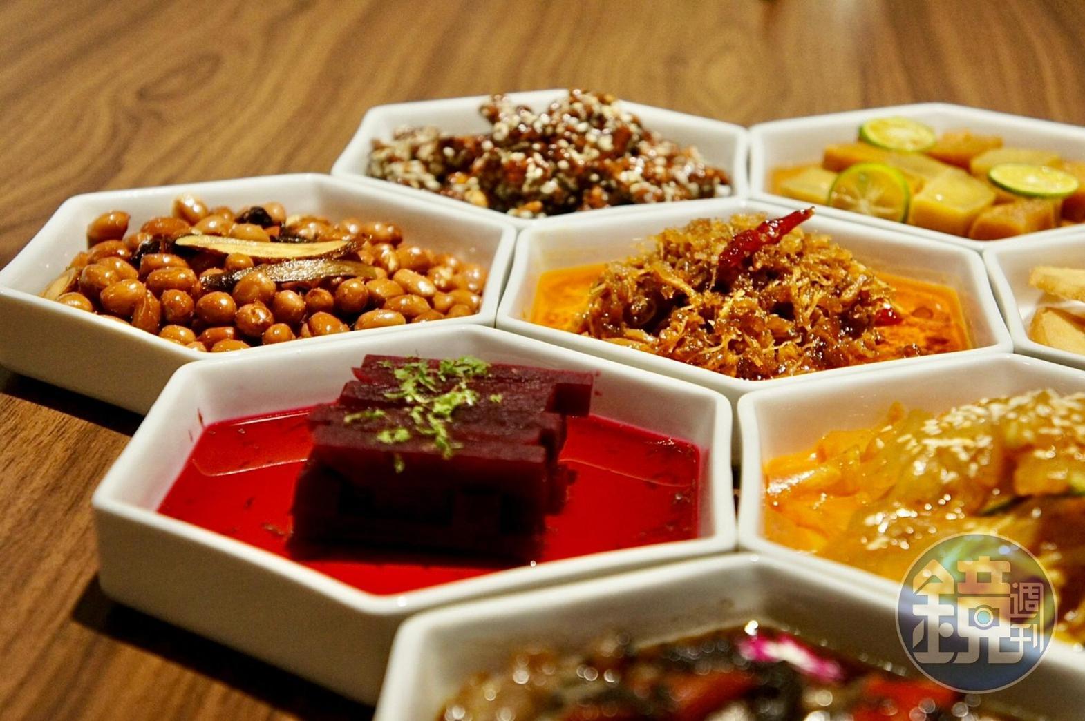 開胃菜「八品」的每碟小菜,調味層層疊疊,風味平衡又有亮點,開場就使人驚喜。