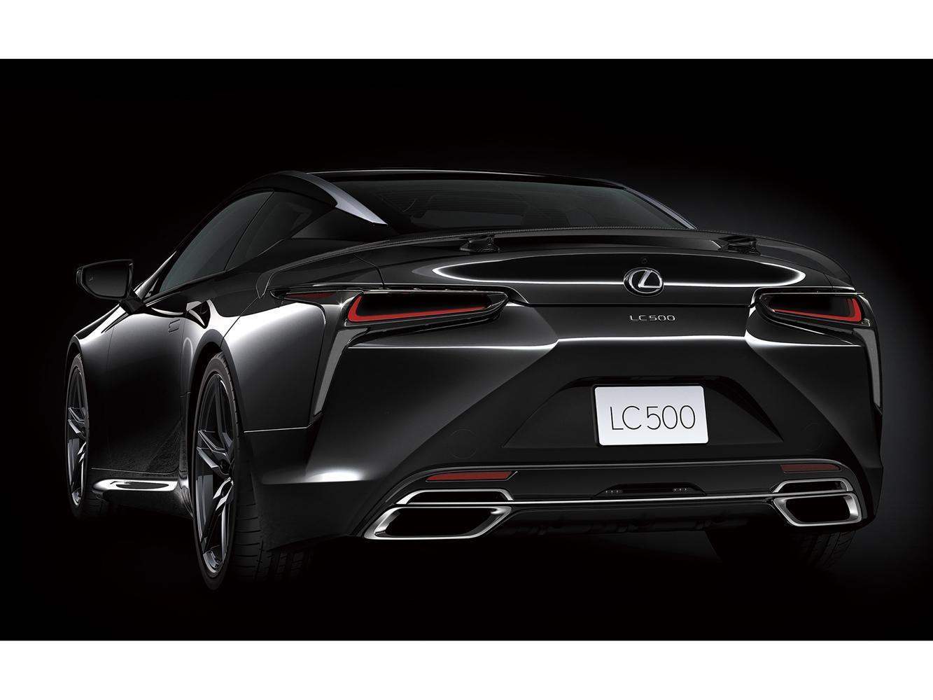 LC COUPE Bespoke Build搭配專屬燻黑套件、21吋燻黑鍛造鋁圈, 更配置了玻璃車頂讓駕駛享受著陽光灑落座艙的快意感受。
