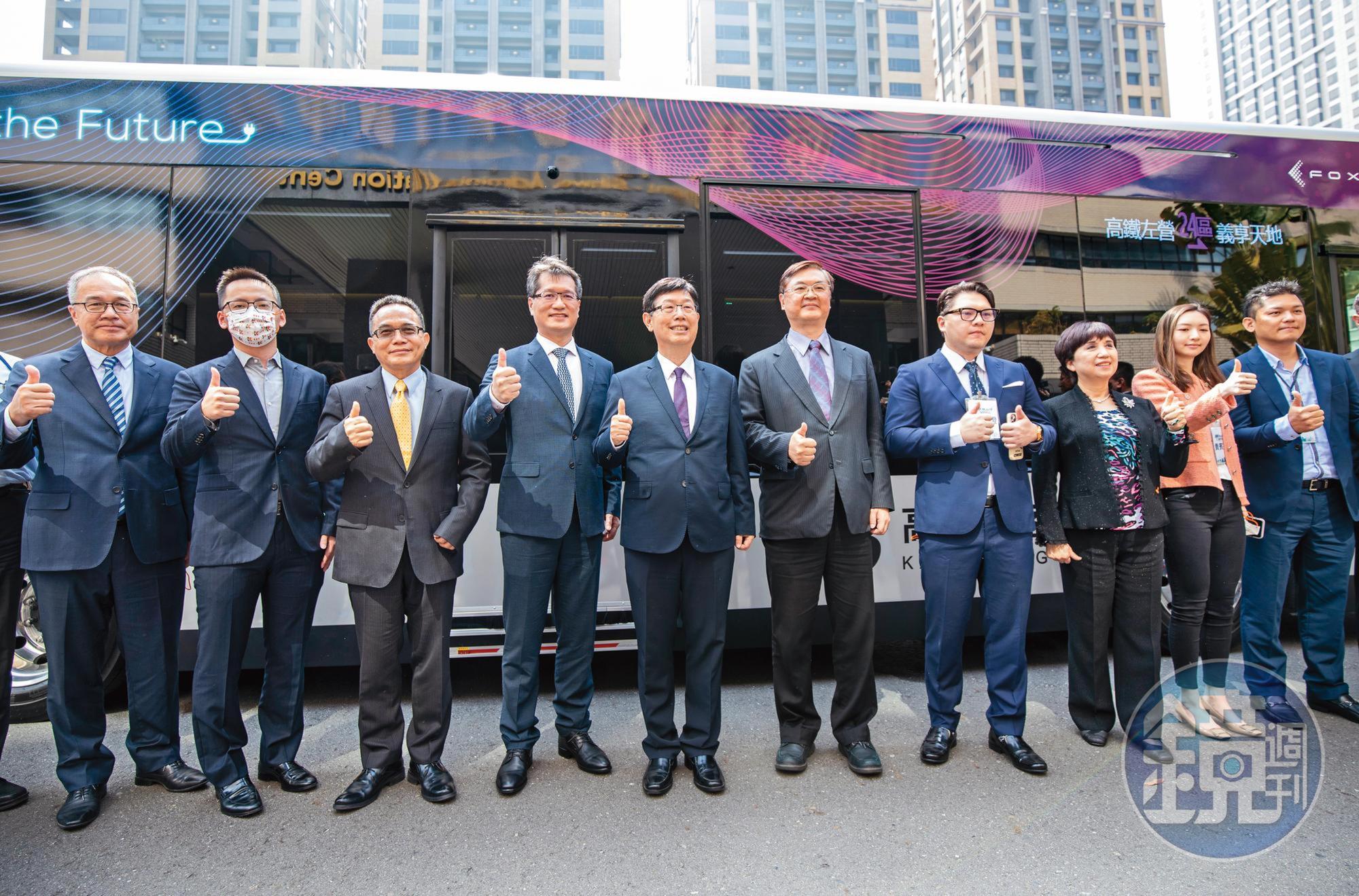鴻海透過MIH聯盟切入電動車，所開發的電動巴士，在電池材料的選擇也押注鋰鐵。