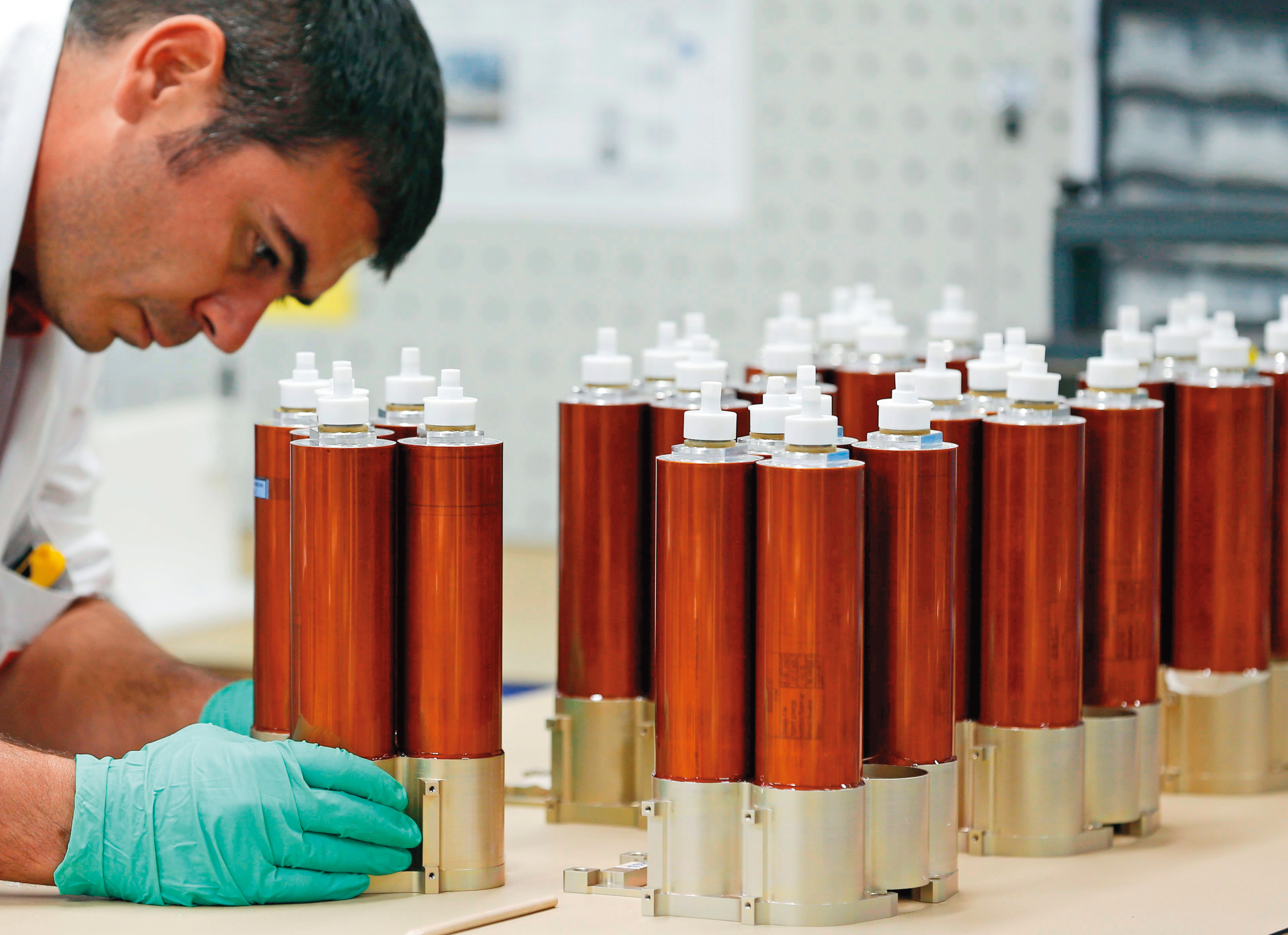 因儲能、電動車需求強，全球動力鋰電池以32%年複合成長率快速起飛，磷酸鋰鐵得以重返賽道。