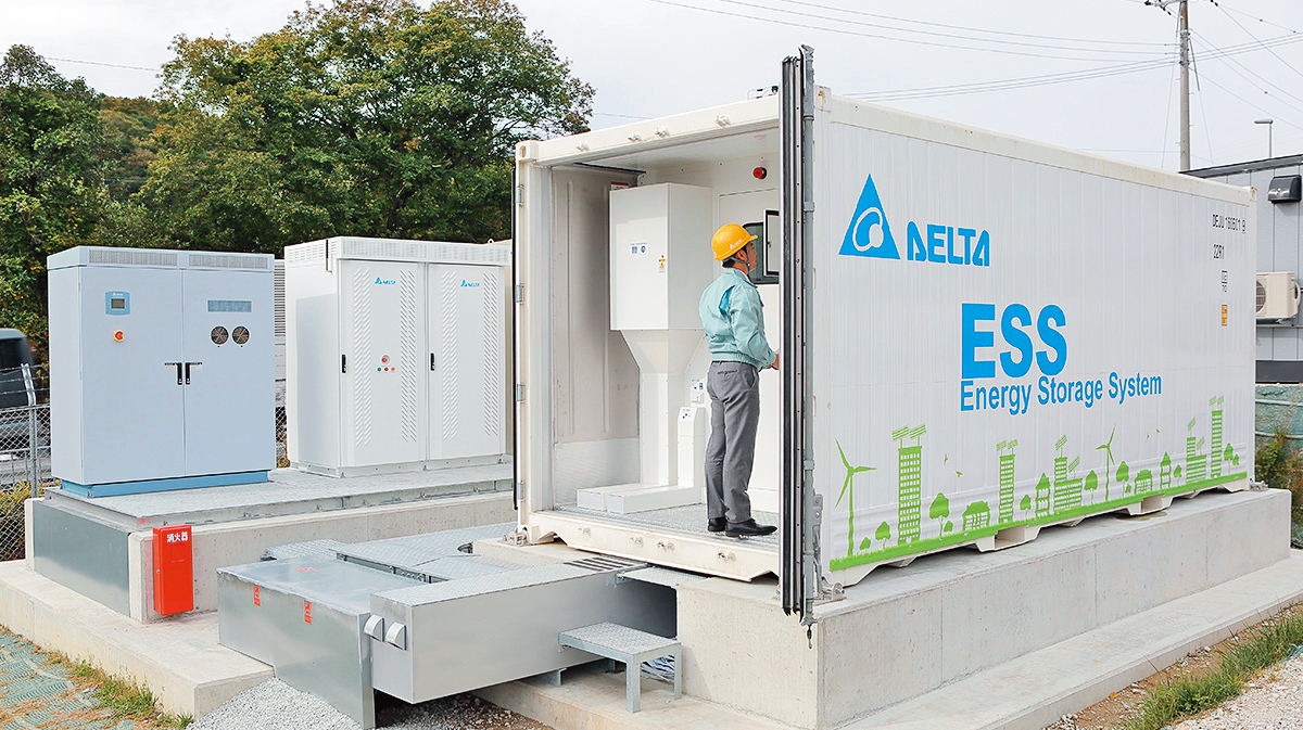 鋰鐵電池因為安全、壽命長等特性,在不需移動的儲能應用獲得青睞。(翻攝自台達電官網)