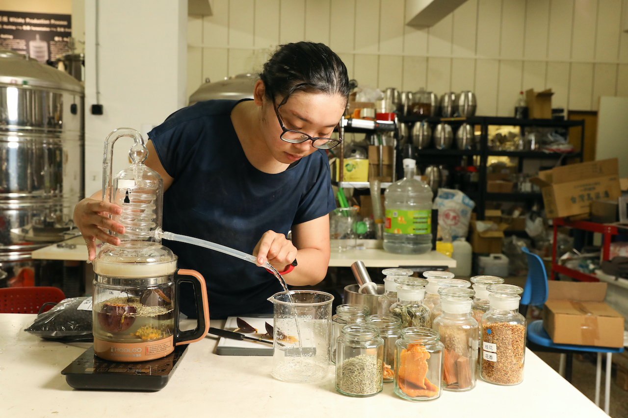 「合力酒廠」路線明確，大量選用台灣物產製酒，是有品牌感的獨立烈酒廠。