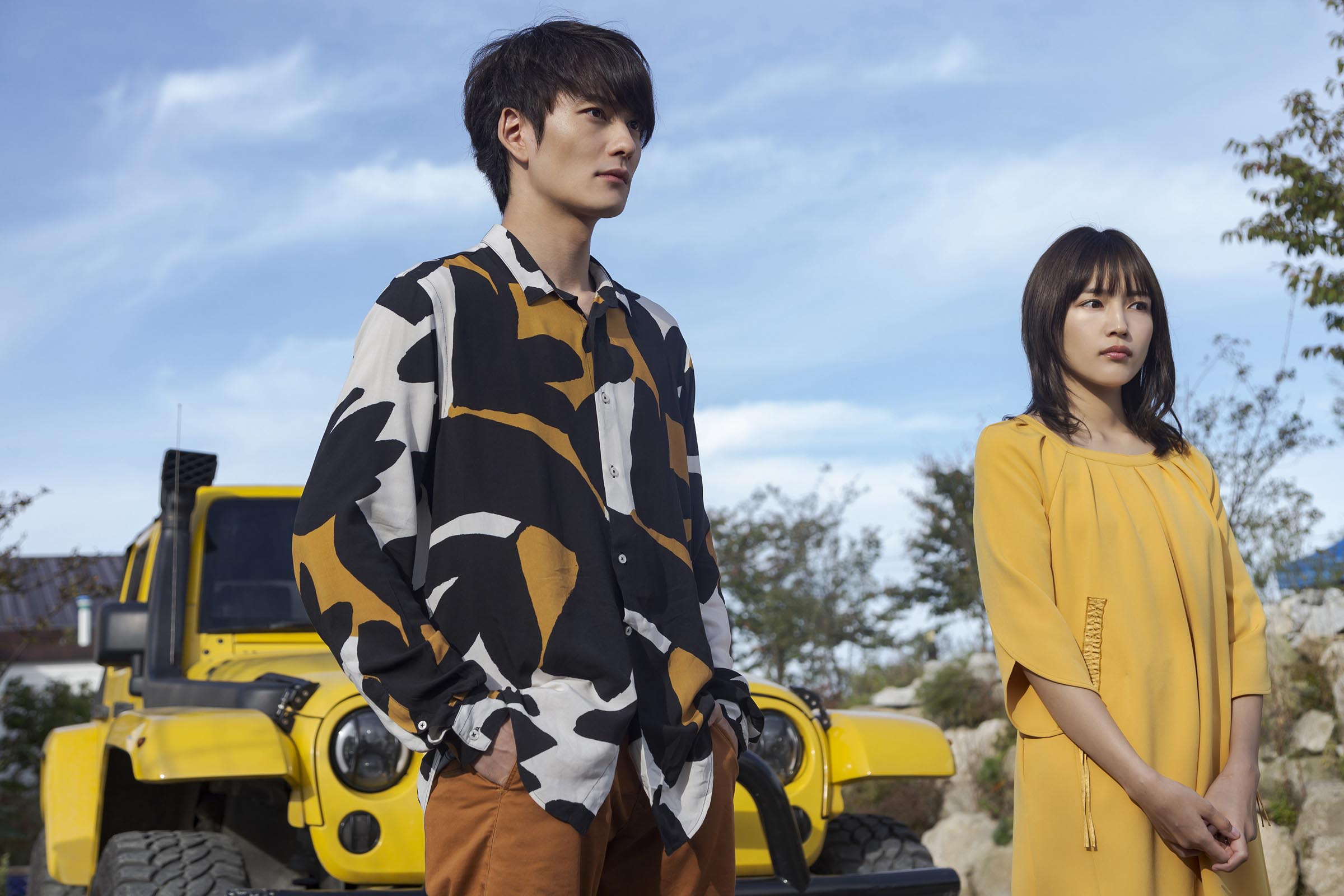 岡田將生與川口春奈在《聖地X》飾演兄妹，兩人好感情連同片演員都認證。（天馬行空提供）