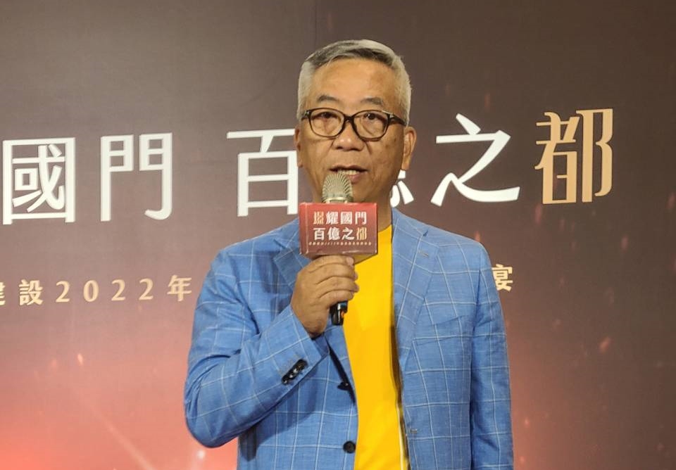 璟都建設董事長黃國明深耕桃園20年，他從龜山一坪9萬元的房子開始賣起，為了節省成本，連垃圾分類都是工地自己做，如今已成為百億推案量建商。