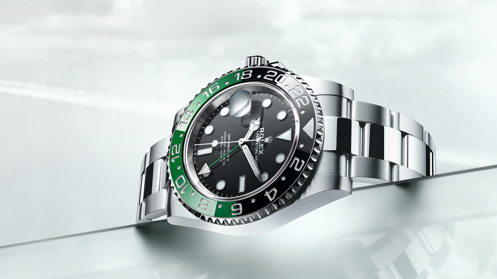 Oyster Perpetual GMT-Master II｜型號126720VTNR／錶徑40mm／蠔式鋼錶殼／時、分、秒、日期、第二地時間指示／3285自動上鍊機芯／防水100米／參考售價NT$ 365,500